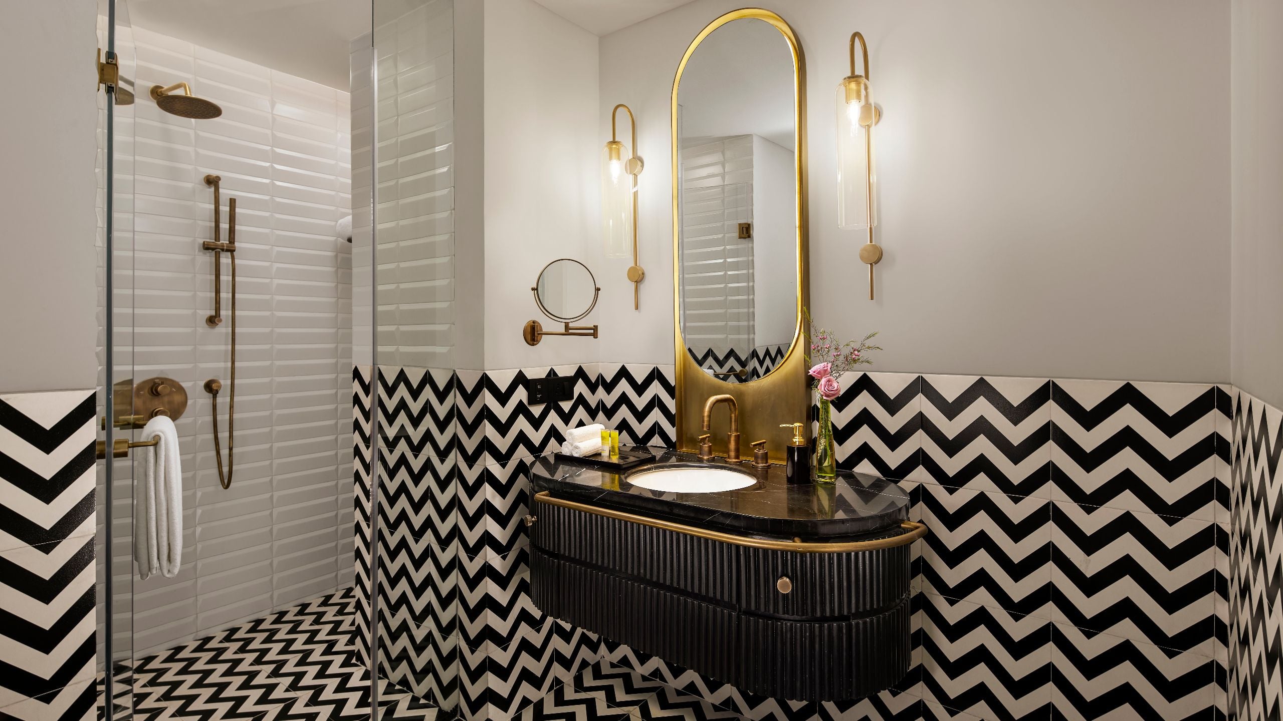 4 de 5 Hyatt Centric Sector 17 Chandigarh Deluxe Room Bathroom