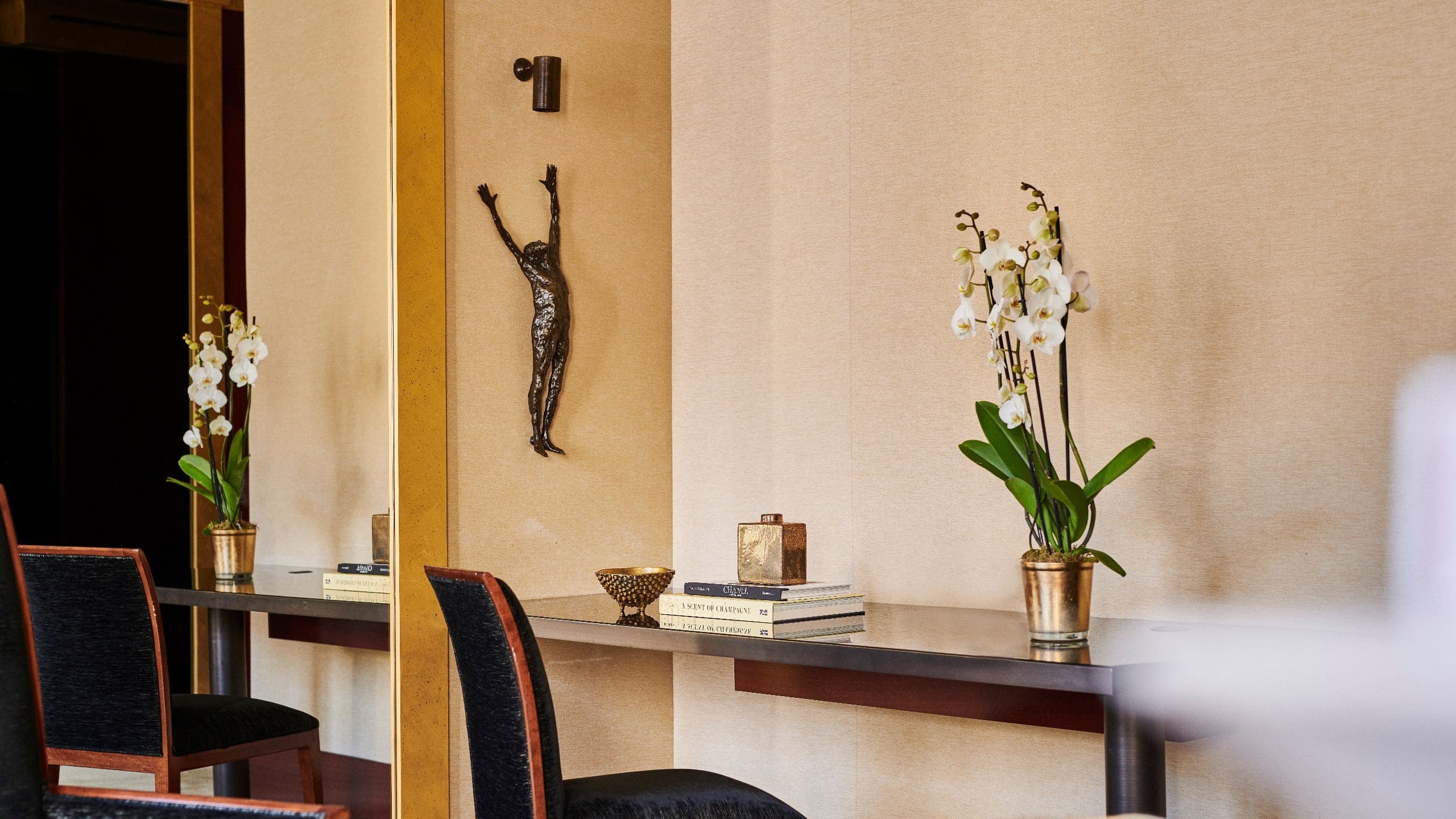 5 of 7 Park Hyatt Paris-Vendôme Executive Paix View Suite Living Room Details