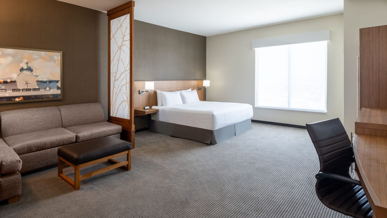 Ada King Room