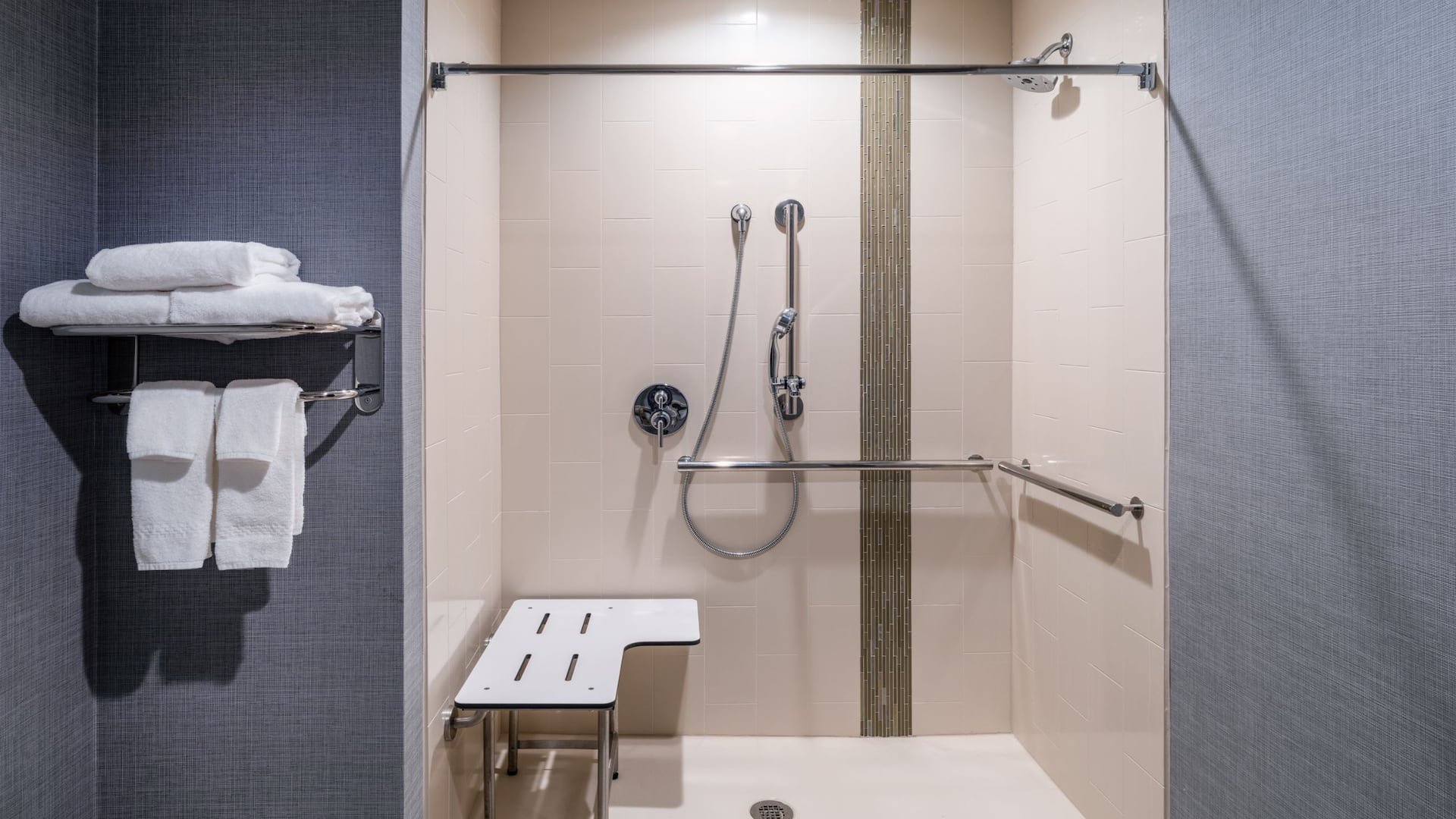 4/4 Hyatt Place Fort Worth / Alliance Town Center Ada Roll In Shower