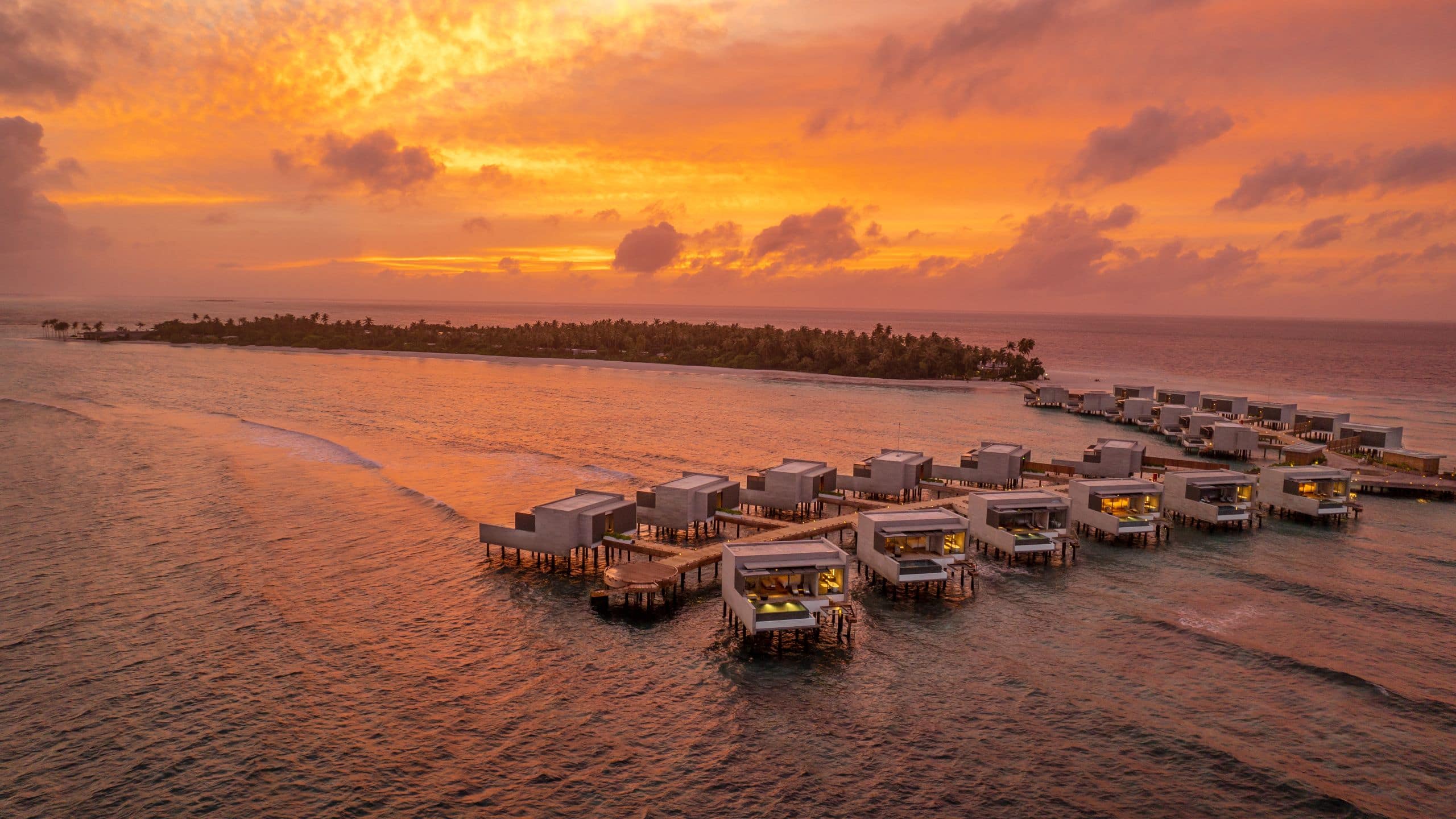 ラー環礁のラグジュアリーアイランドリゾートとマリンアドベンチャー