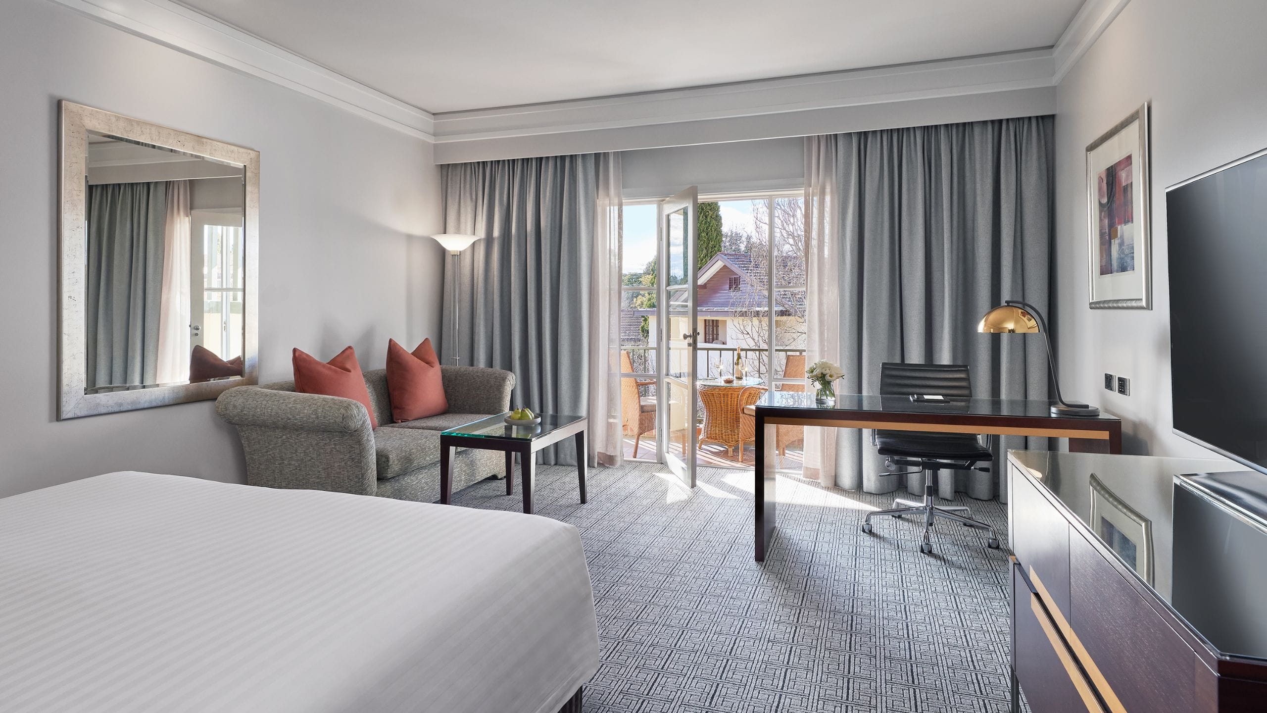Hyatt Hotel Canberra - A Park Hyatt Hotel Balcony King