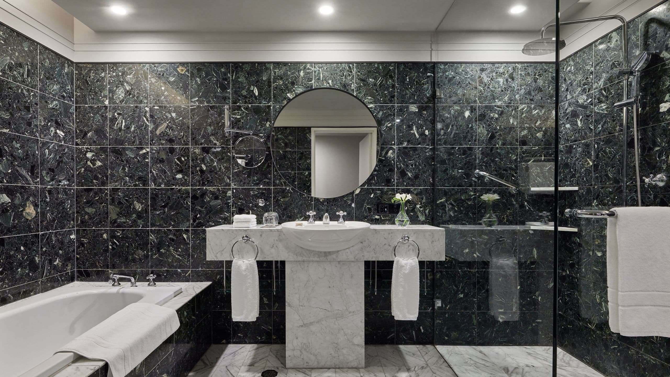 Hyatt Hotel Canberra - A Park Hyatt Hotel Standard Bathroom