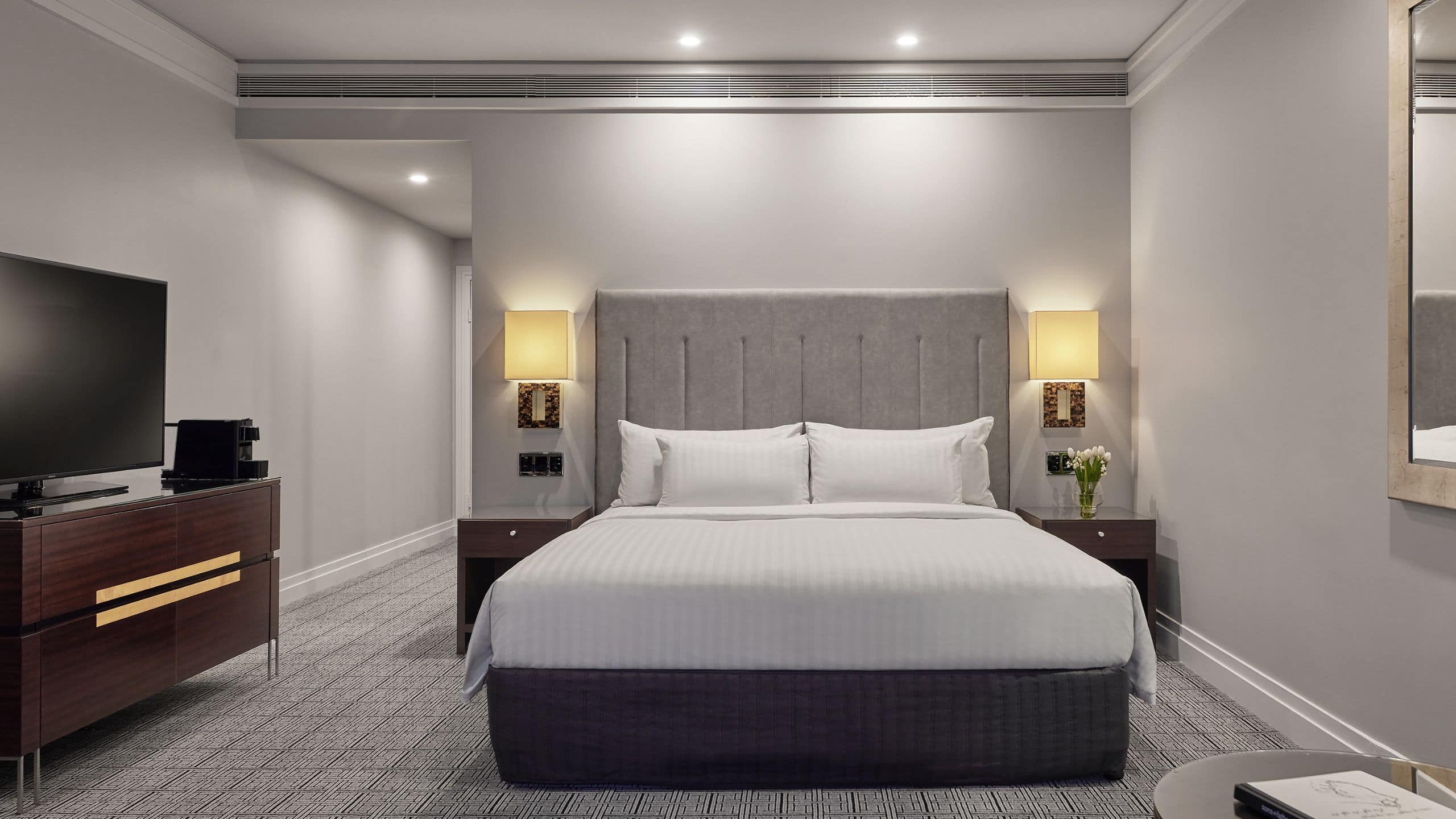 Hyatt Hotel Canberra - A Park Hyatt Hotel Standard King Inward Looking