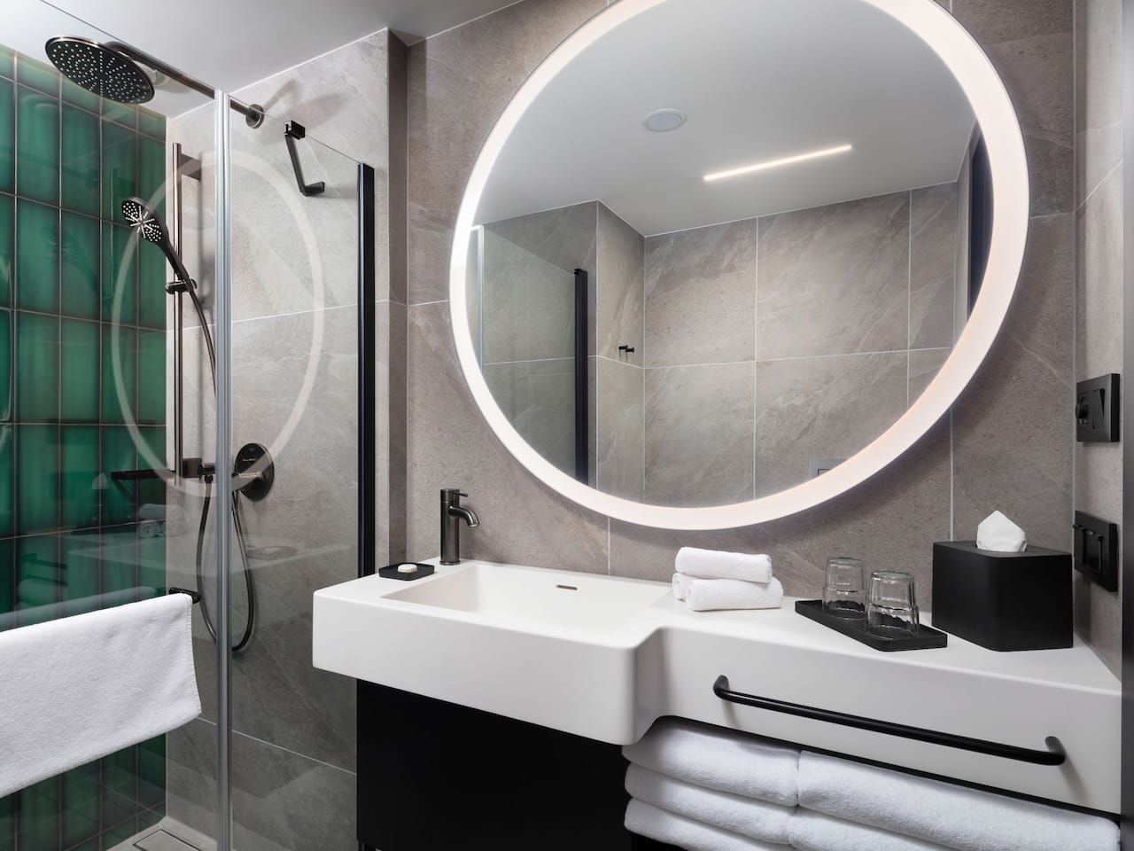 Hyatt Place Krakow Bathroom