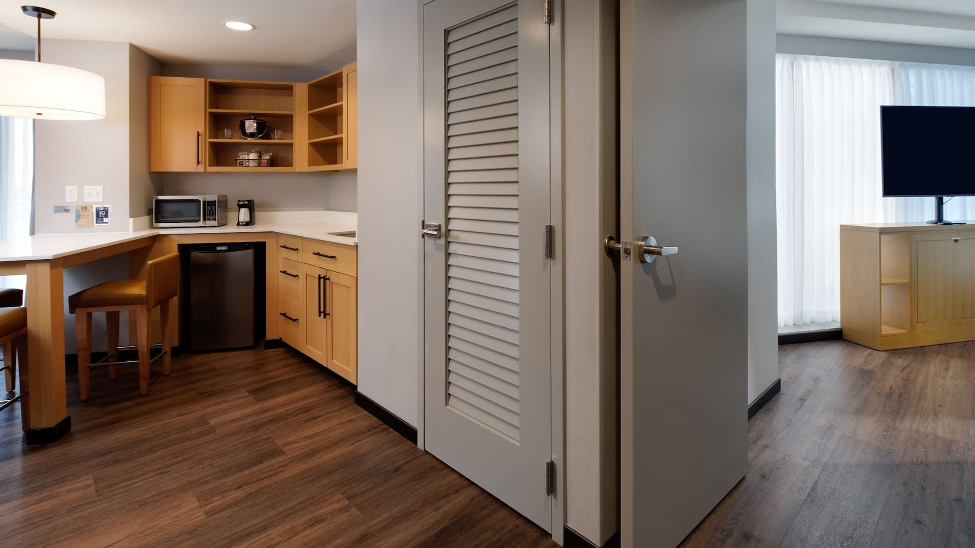 Hyatt Place Boston / Seaport District Suite
