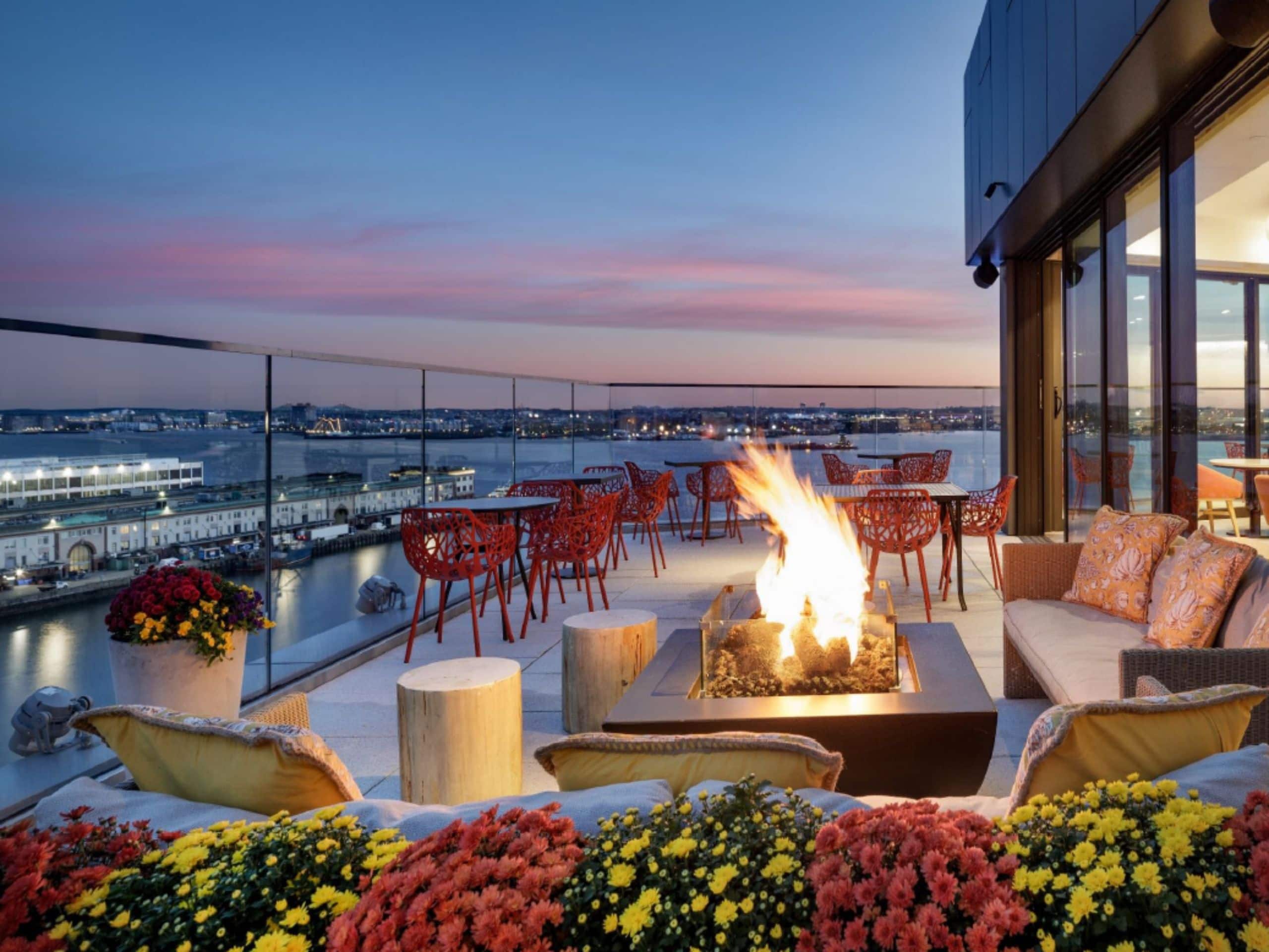 ●From the Heart of The Port City Boston Seaport Hotel | Hyatt Place Boston Seaport