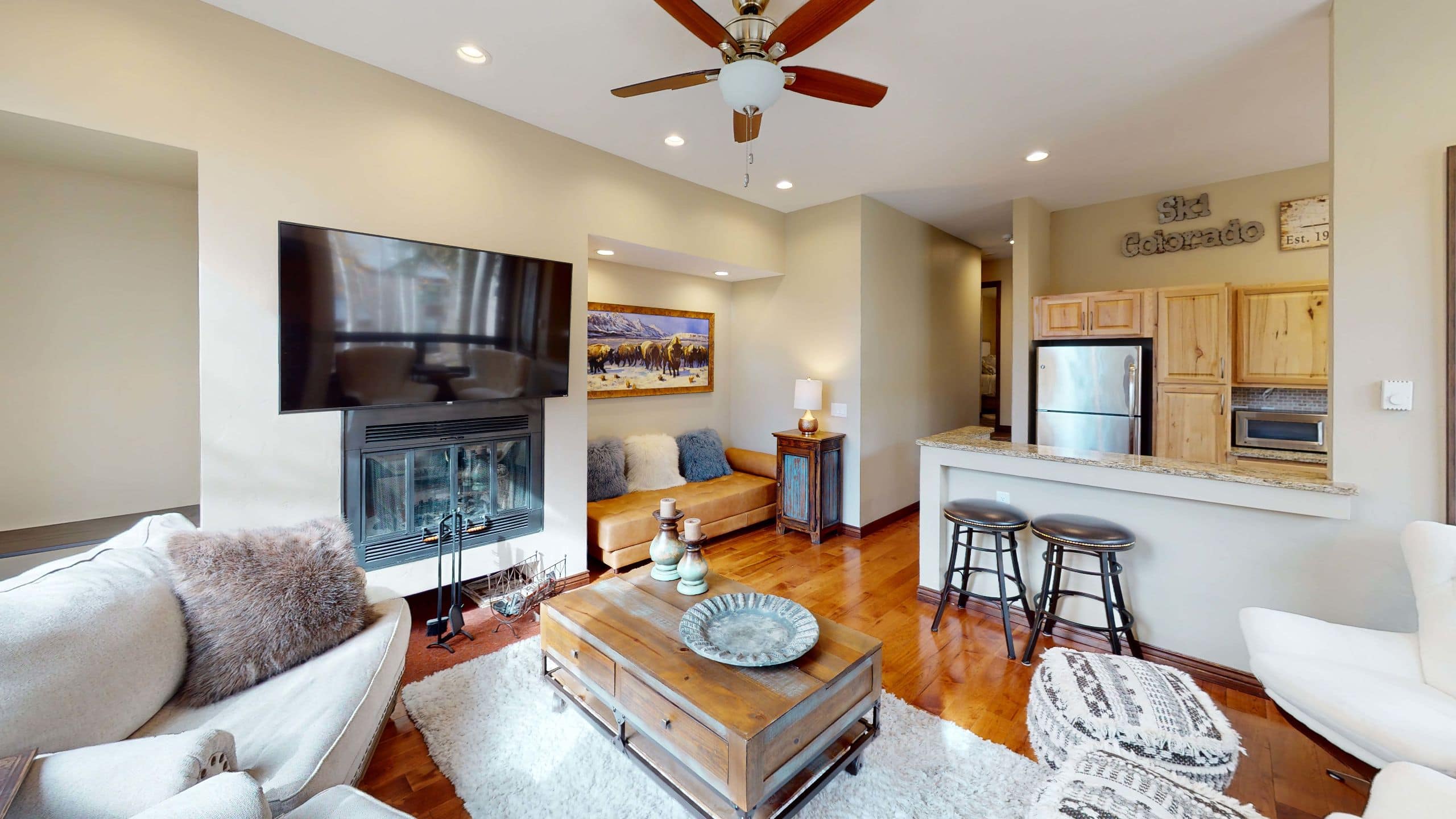 5 de 5 Vail Residences at Cascade Village Living Room Alt