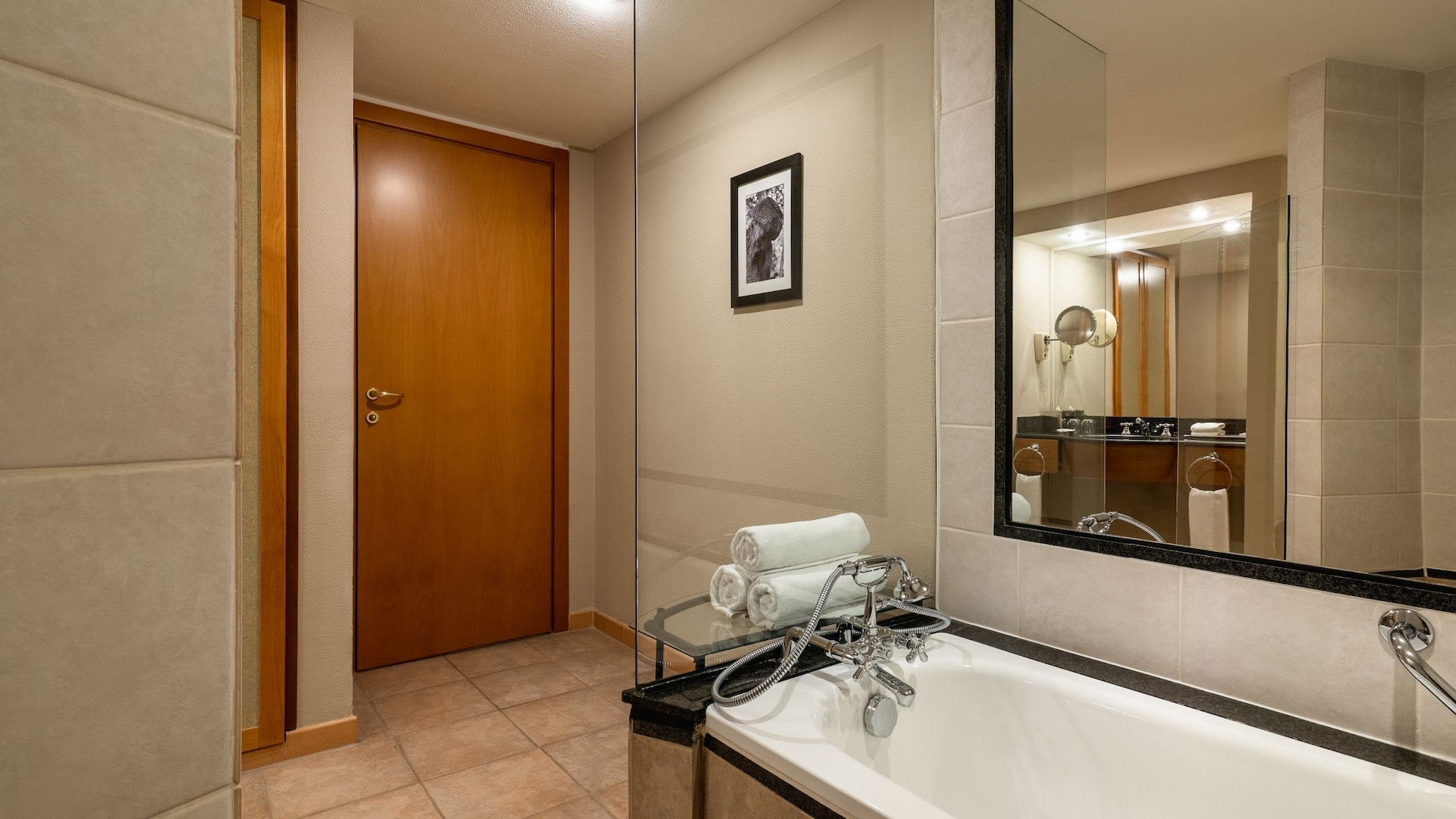 Hyatt Regency Bishkek Bathroom Bathtub