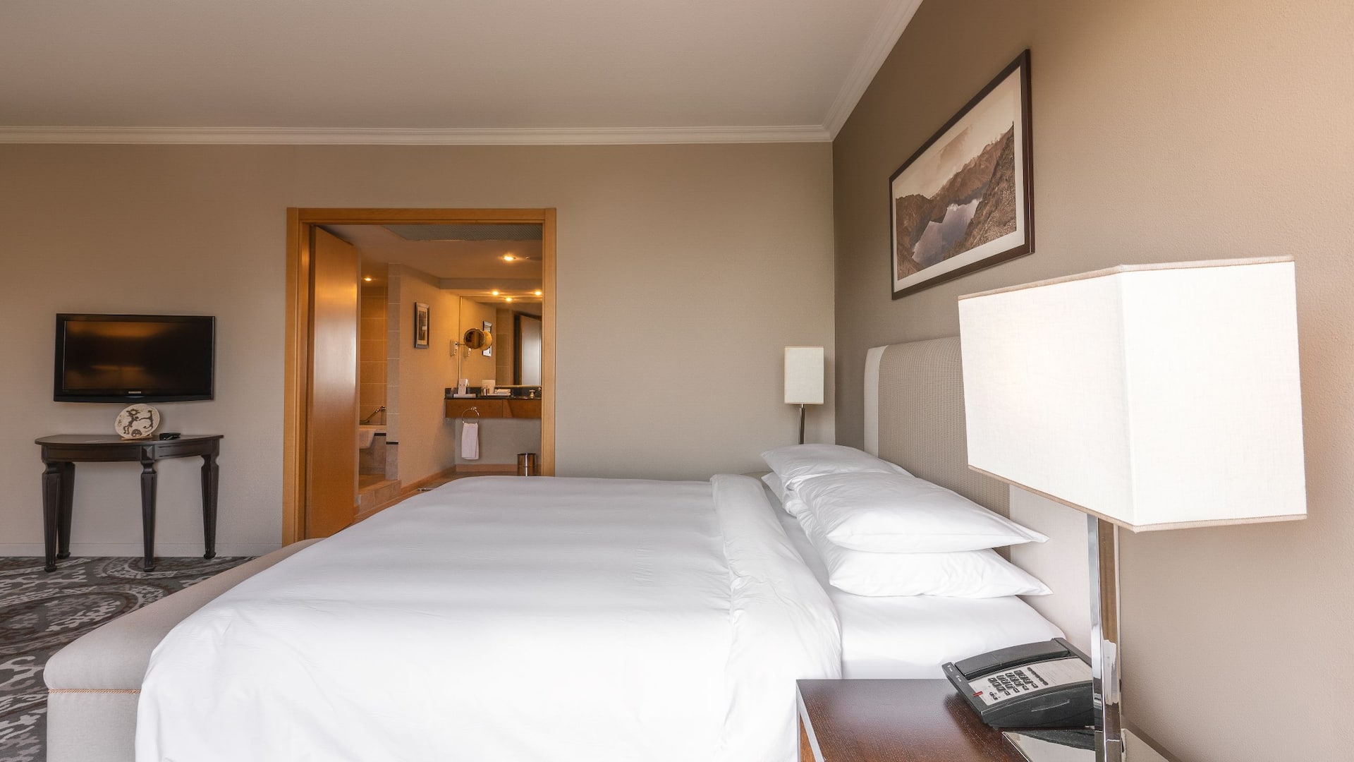 Hyatt Regency Bishkek Guestroom Bed