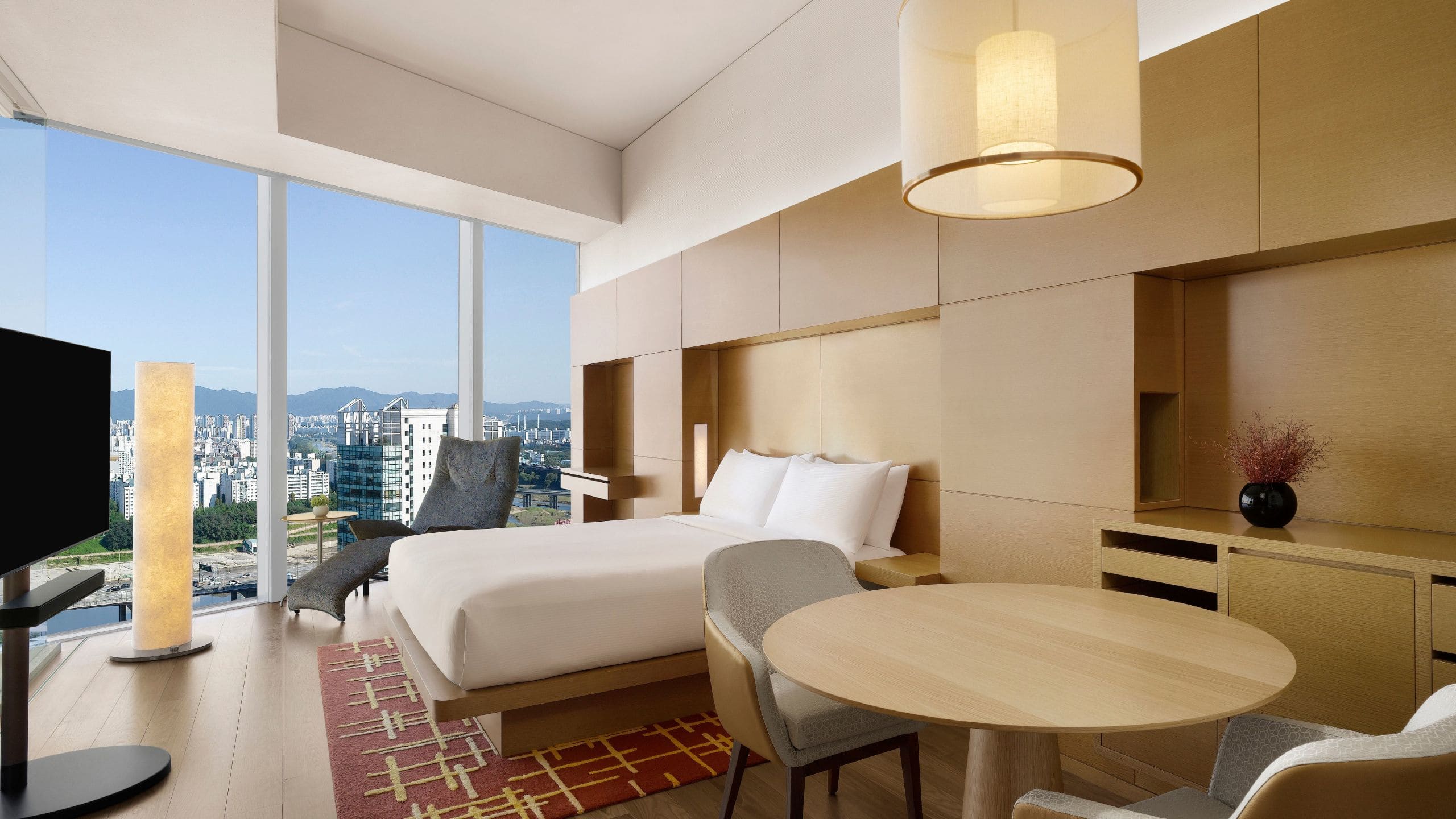 Park Hyatt Seoul King Bed Table