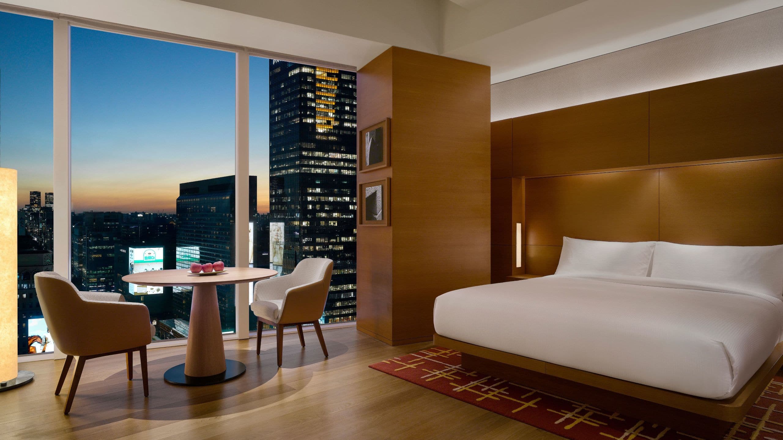 3/3 Park Hyatt Seoul King Bed View Night