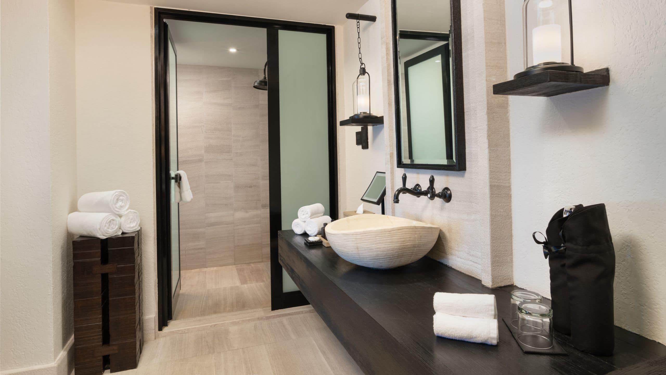 4 de 5 Alila Jabal Akhdar Loft Suite Room Master Bedroom
