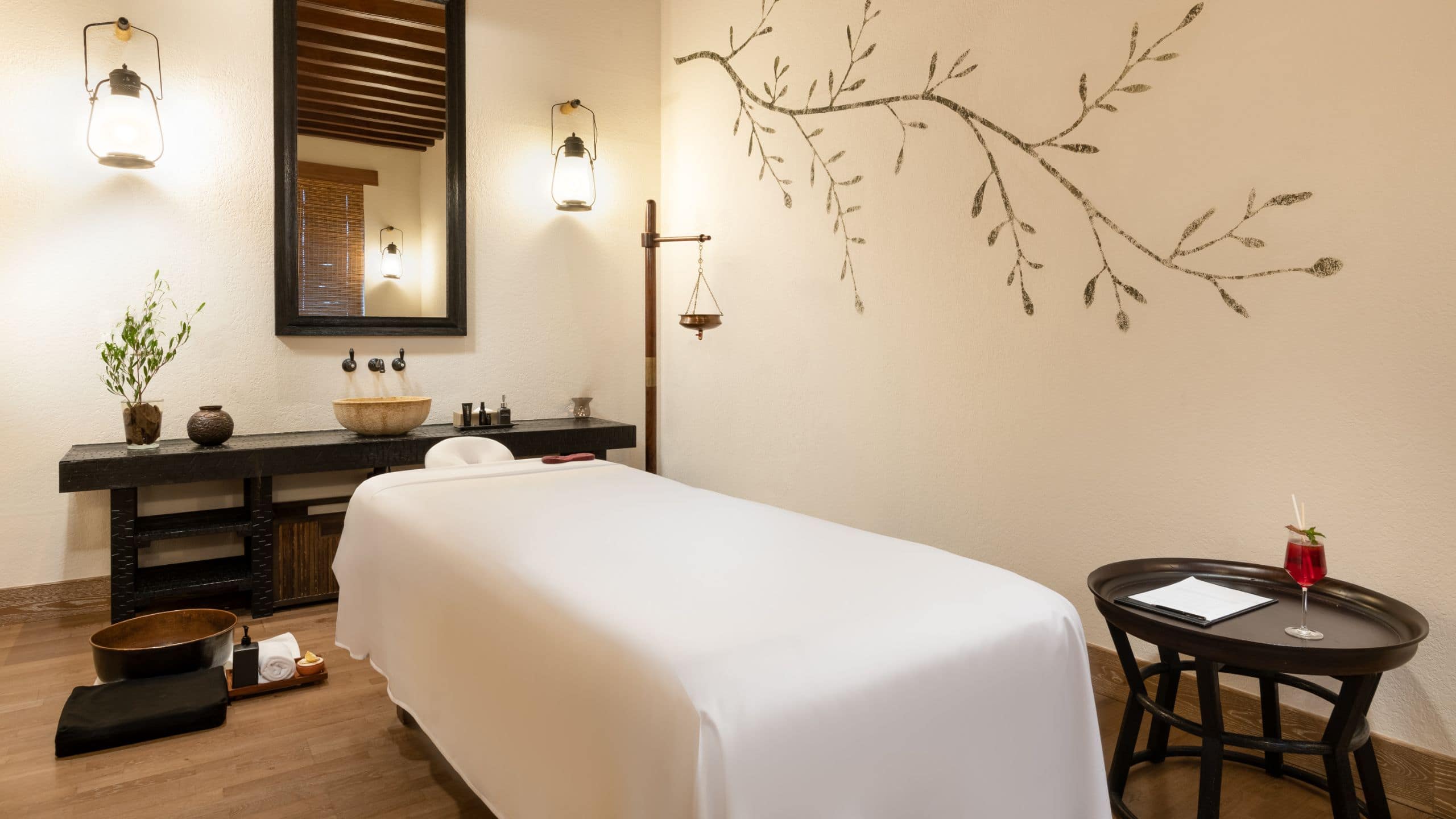 Alila Jabal Akhdar Spa Alila Massage Room Bed View