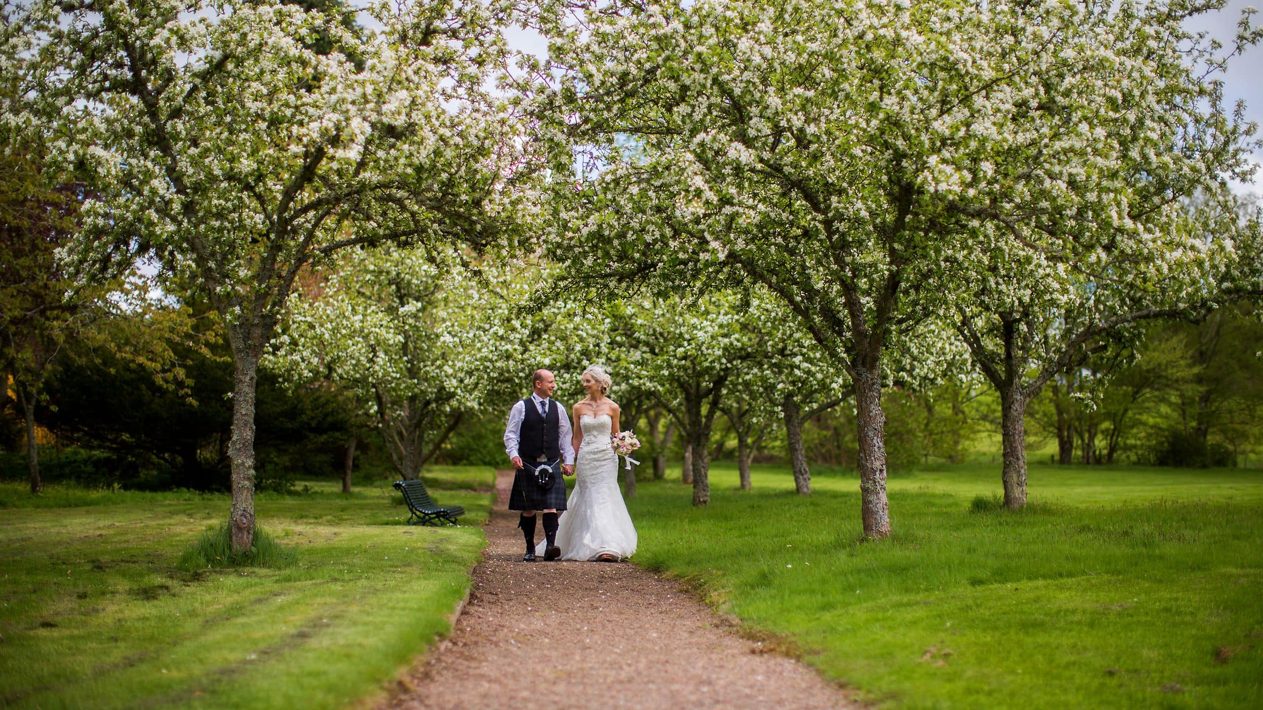 Schloss Roxburghe Golf Hotel Wedding Couple Garden
