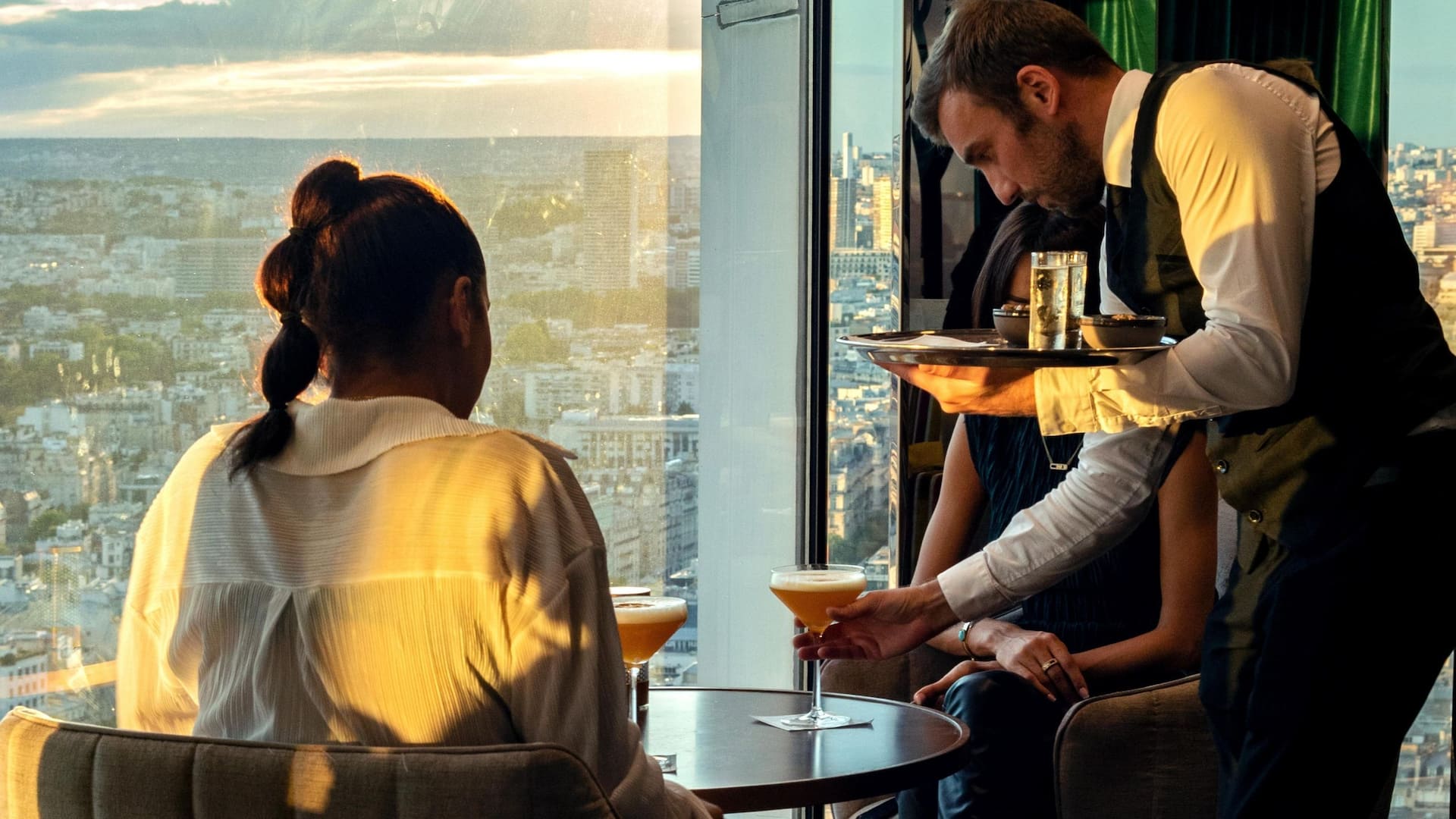 Hyatt Regency Paris Étoile Windo Skybar Service