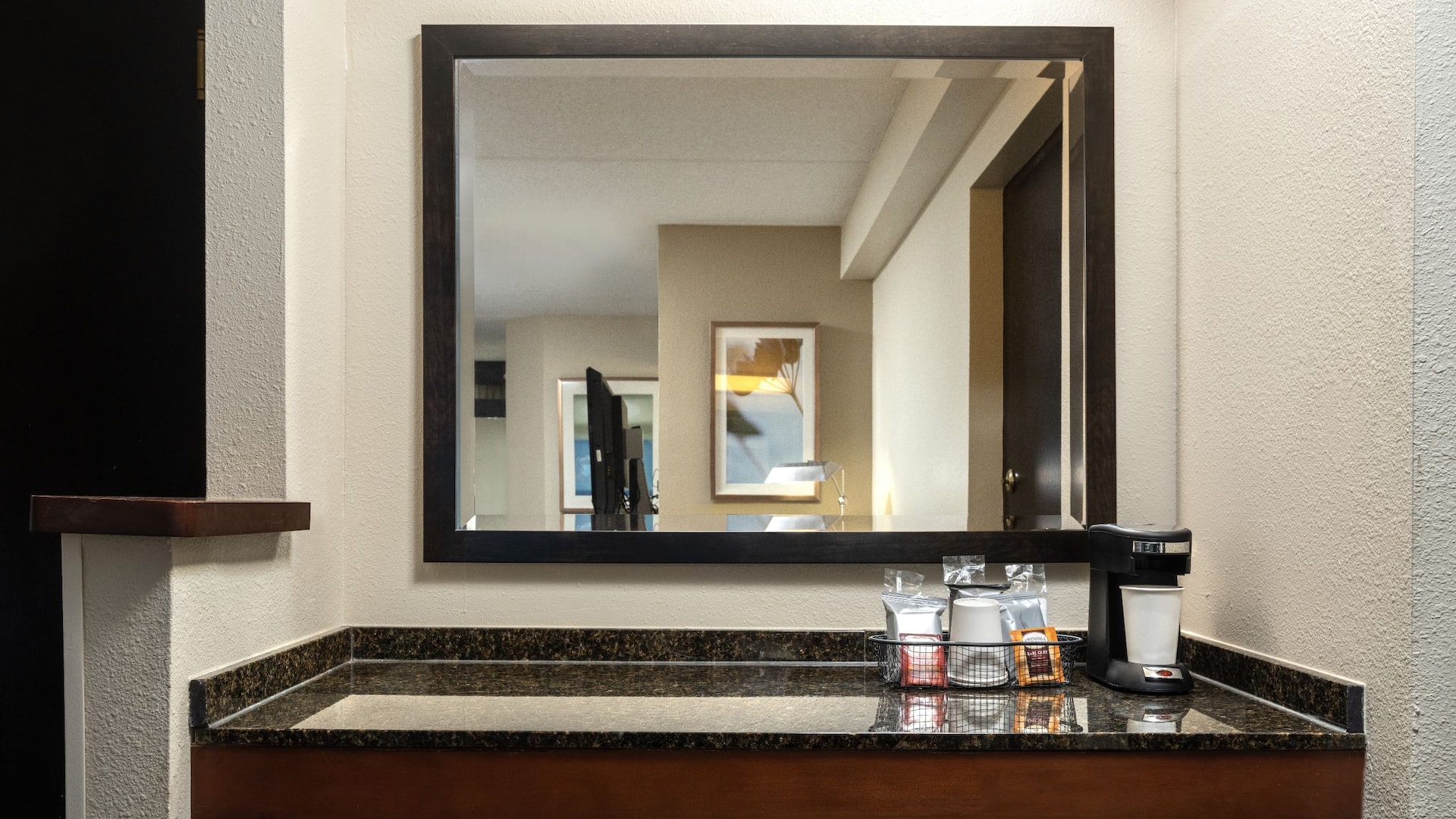 Hyatt Place Dallas/Plano Room Amenities