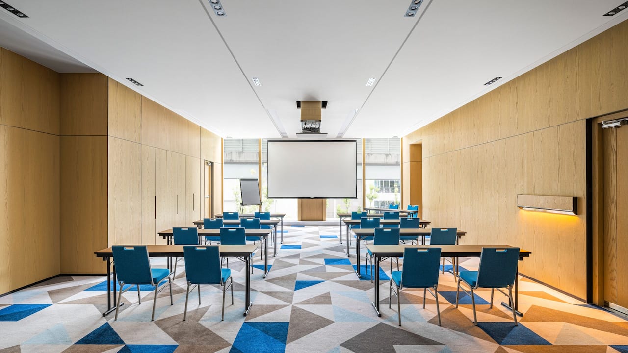 Meeting Room Wide