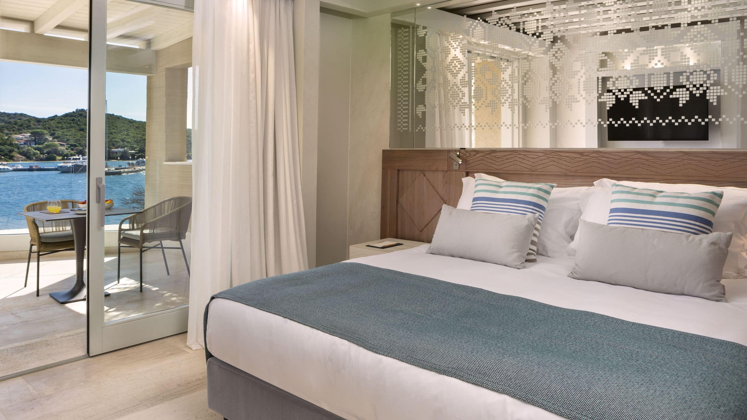 2 of 7 7Pines Resort Sardinia Suite Capriccioli Bed