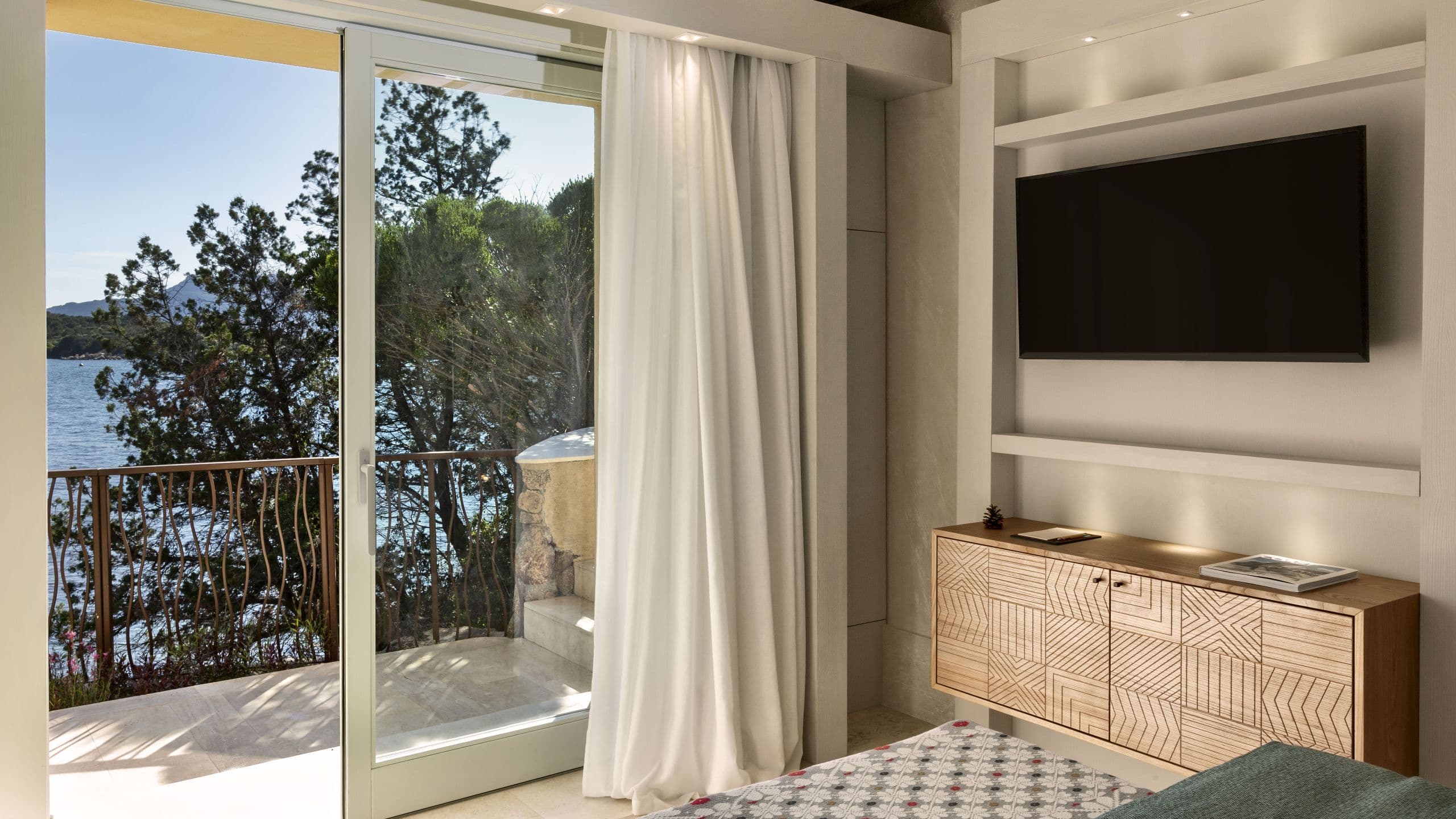 7Pines Resort Sardinia Suite Caprera Television