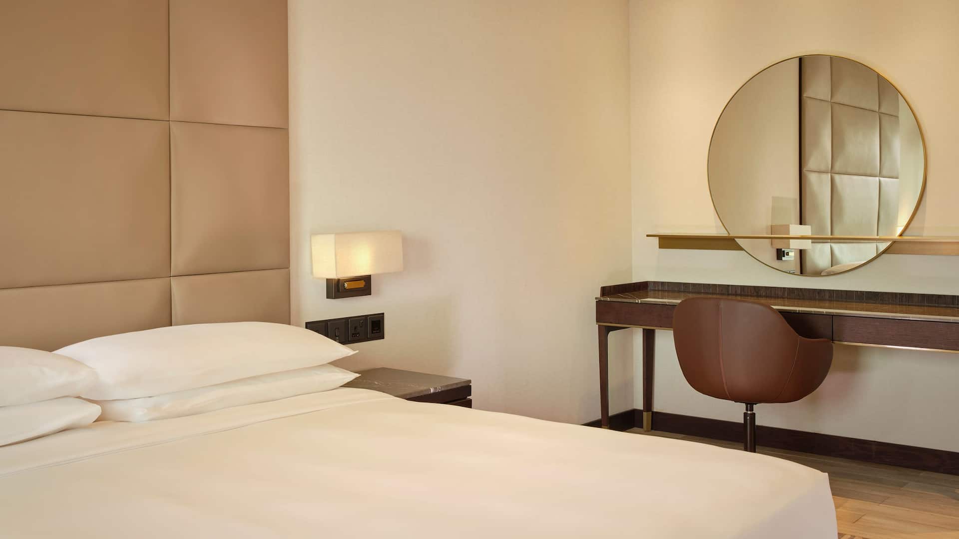 Hyatt Regency Al Kout Mall King Room Bed