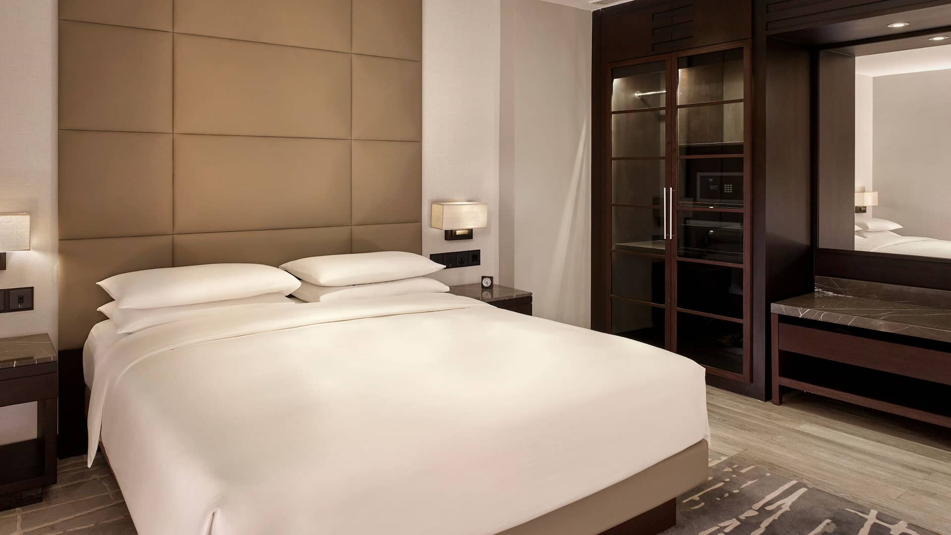 Hyatt Regency Al Kout Mall Regency Suite Bedroom