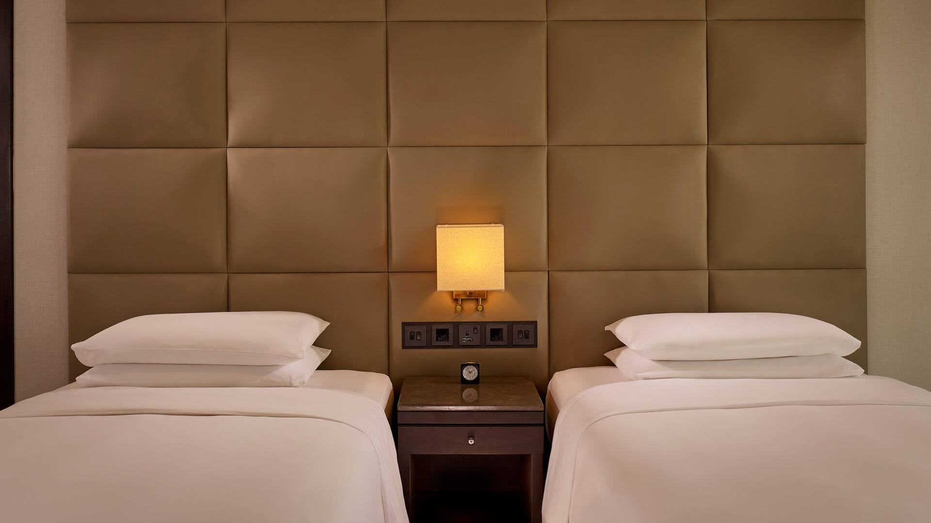 Hyatt Regency Al Kout Mall Twin Guestroom