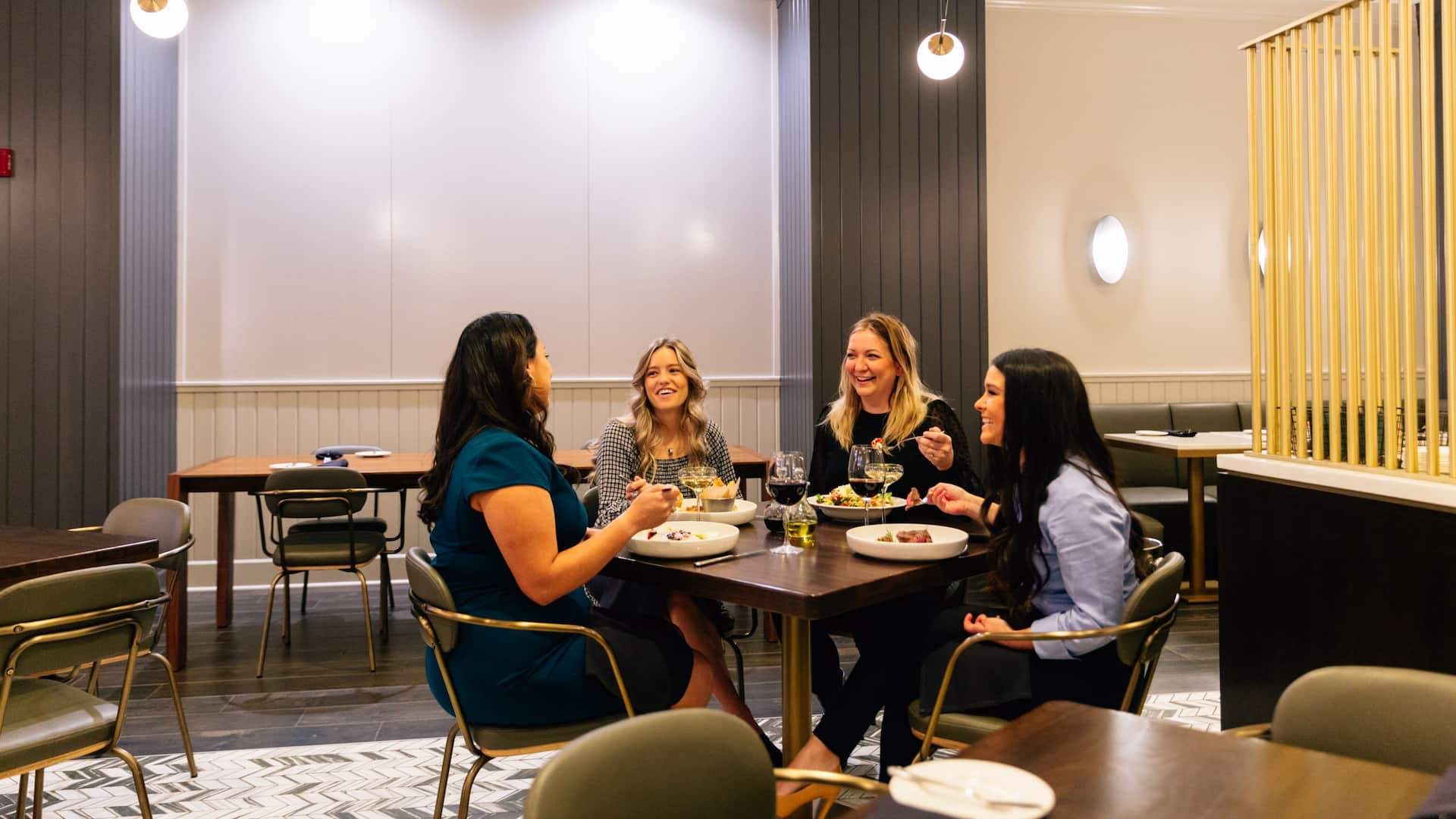 Hyatt Regency Houston Women Dining