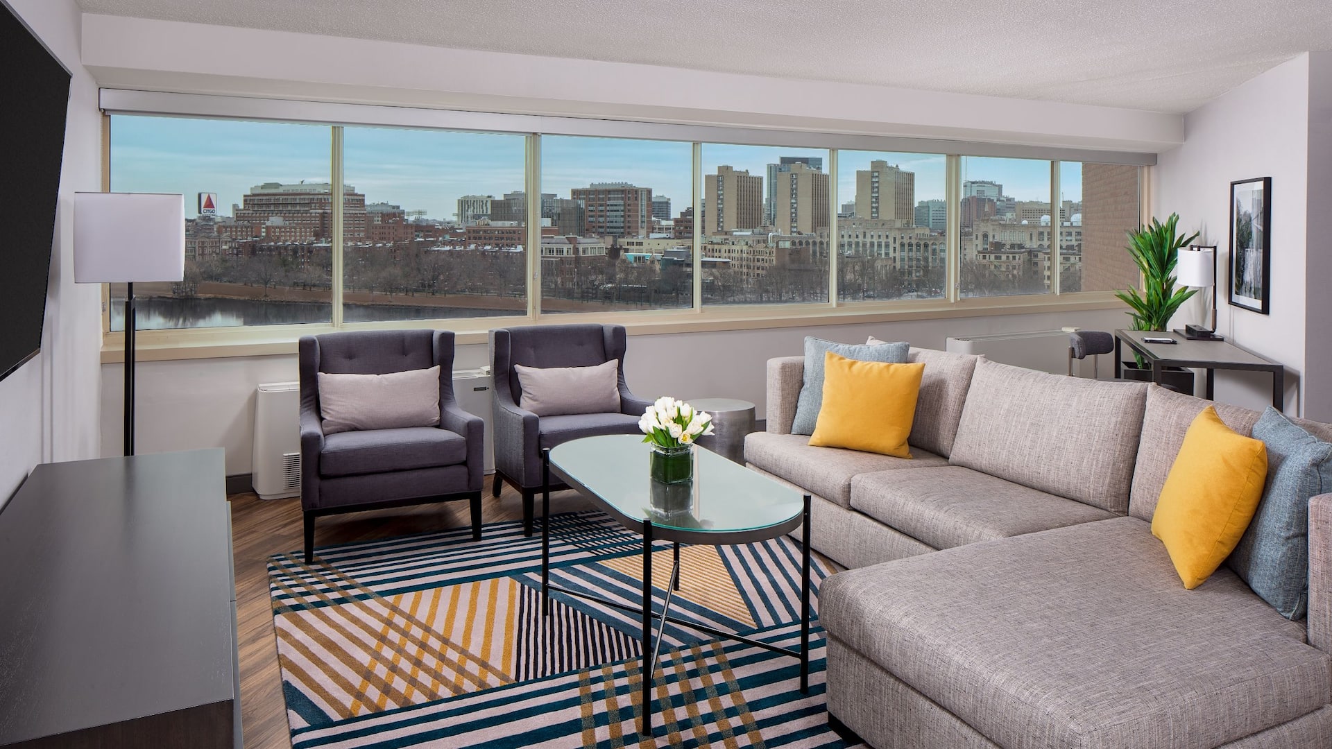Hyatt Regency Boston / Cambridge Univ Suite Parlor
