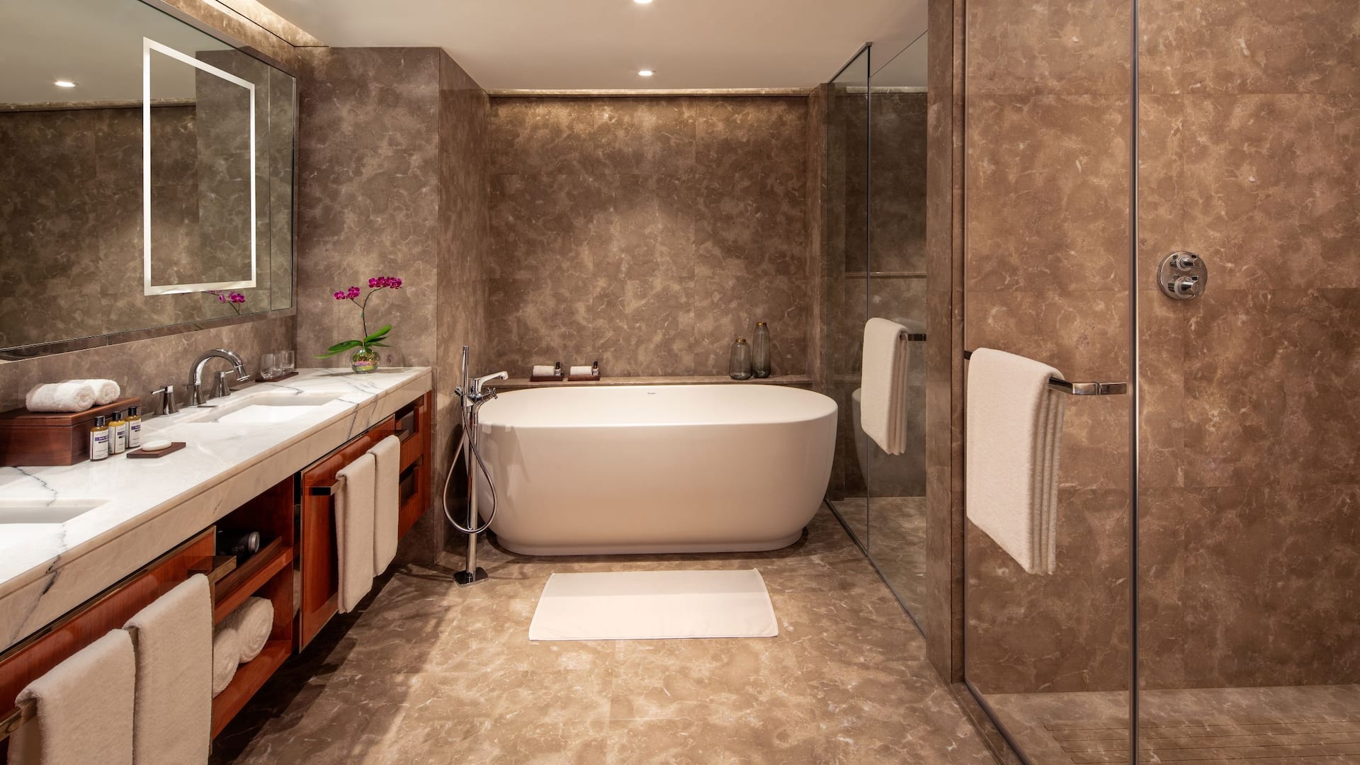 4/4 Hyatt Regency Trivandrum Presidential Suite Bathroom