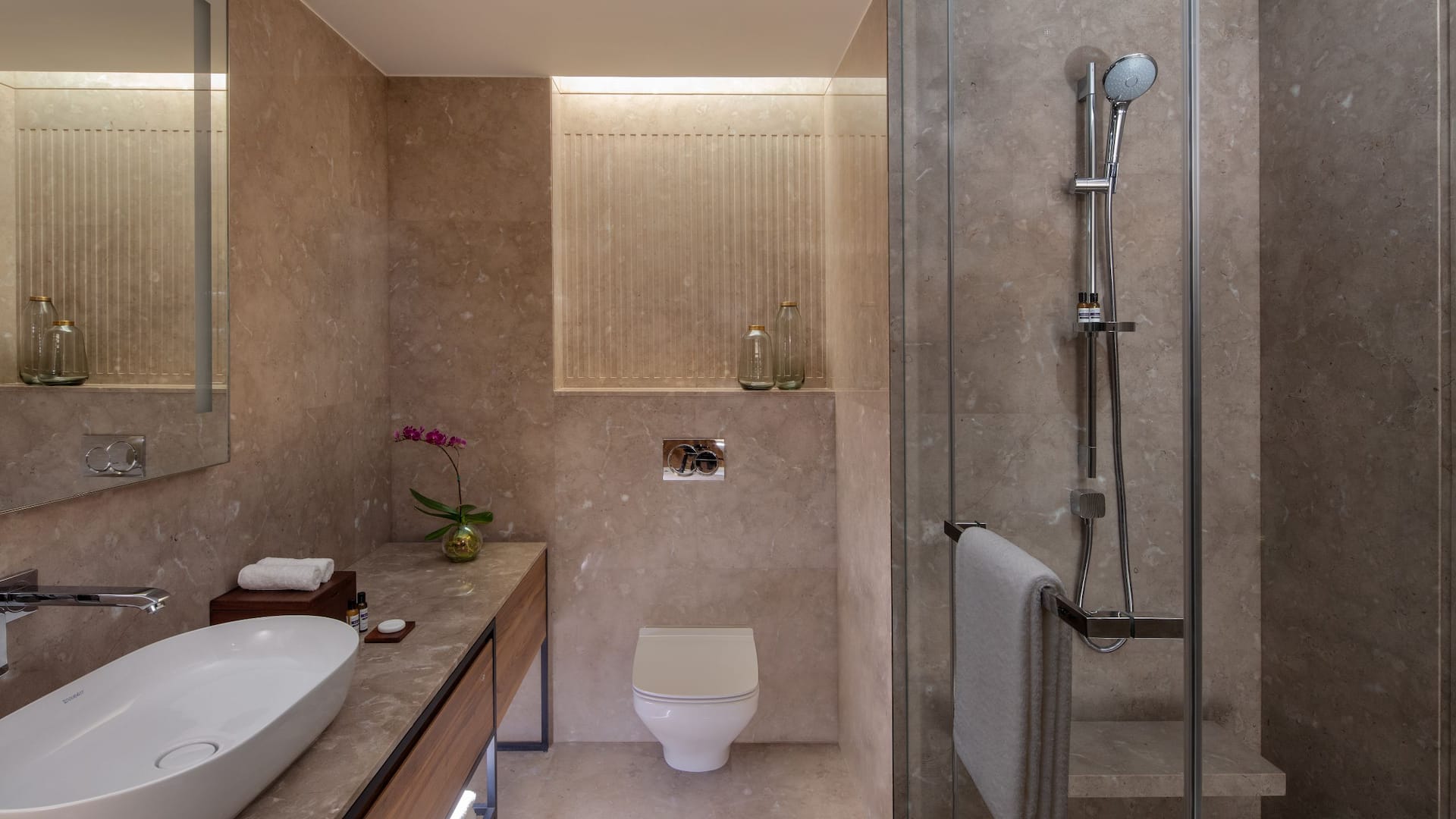 4/4 Hyatt Regency Trivandrum Standard Bathroom