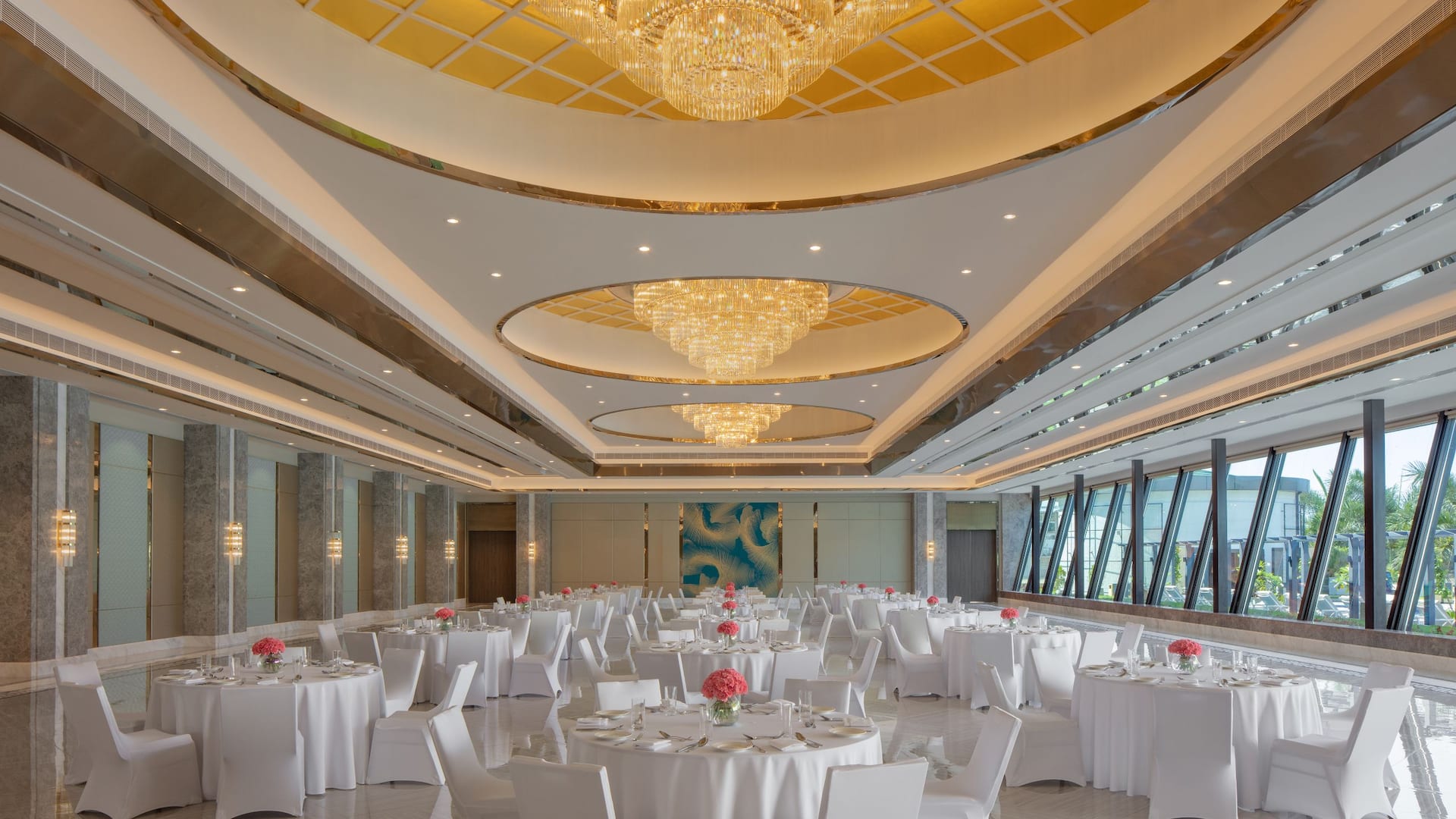 2 of 2 Hyatt Regency Trivandrum The Great Hall Round Table