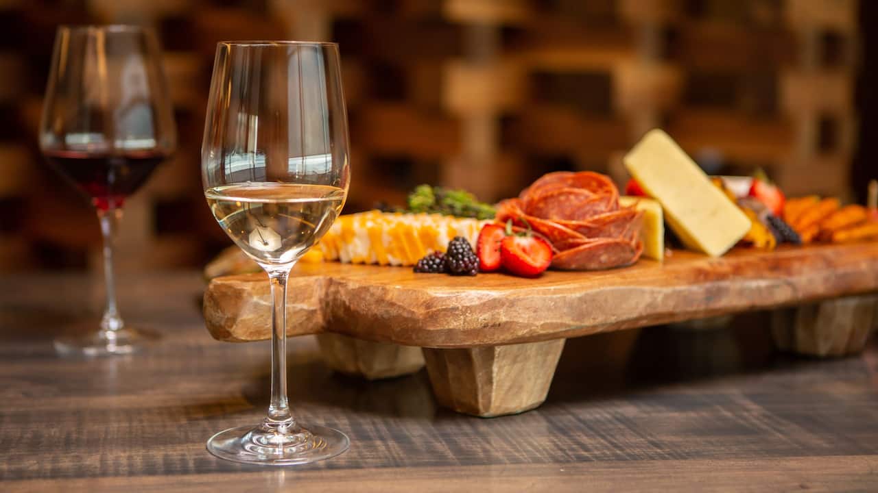 Sip Lounge at Hyatt Regency Lake Washington