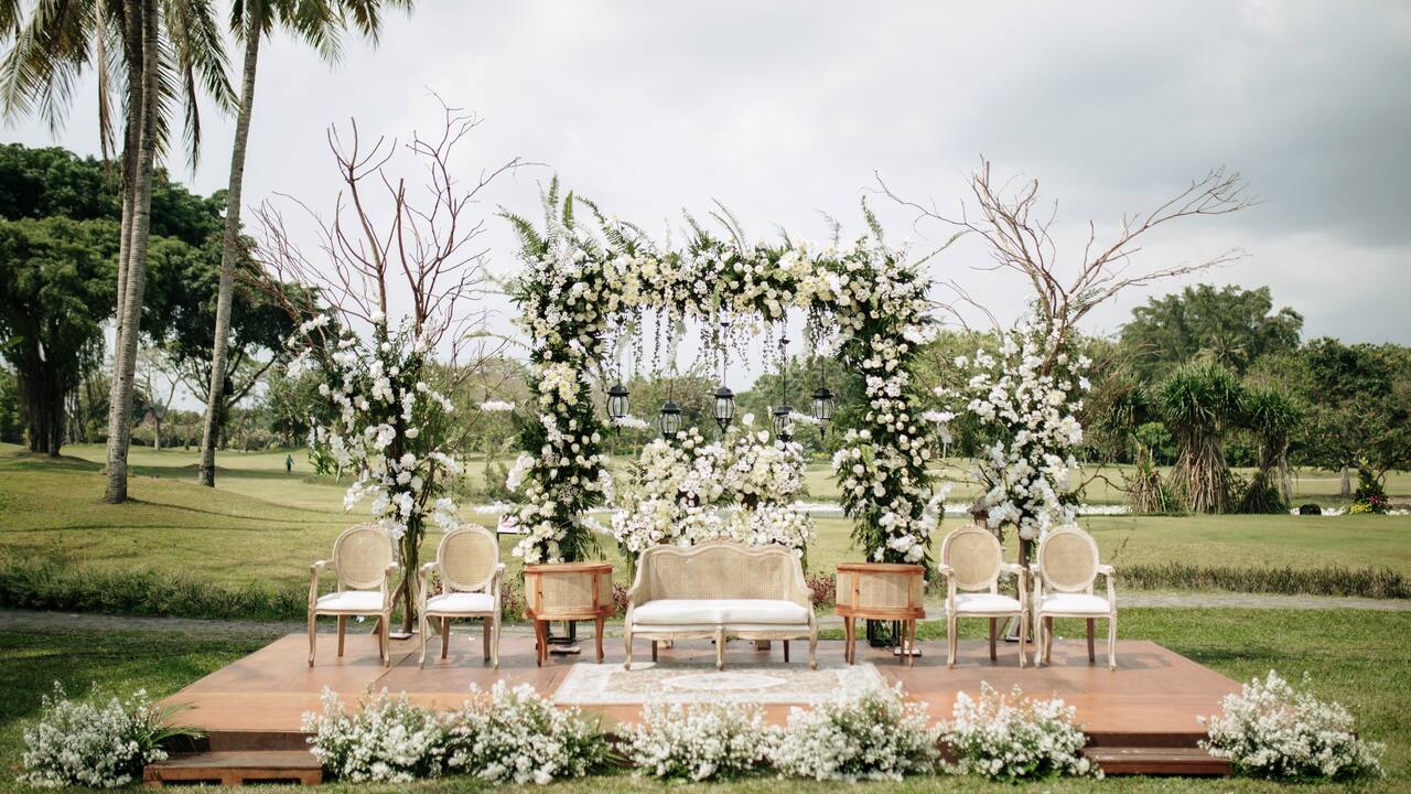 Wedding At Merapi Garden With Golf View