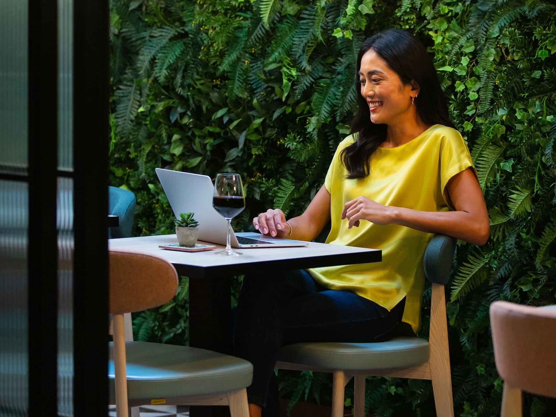 Hyatt Place London City East Lifestyle Restaurant Working