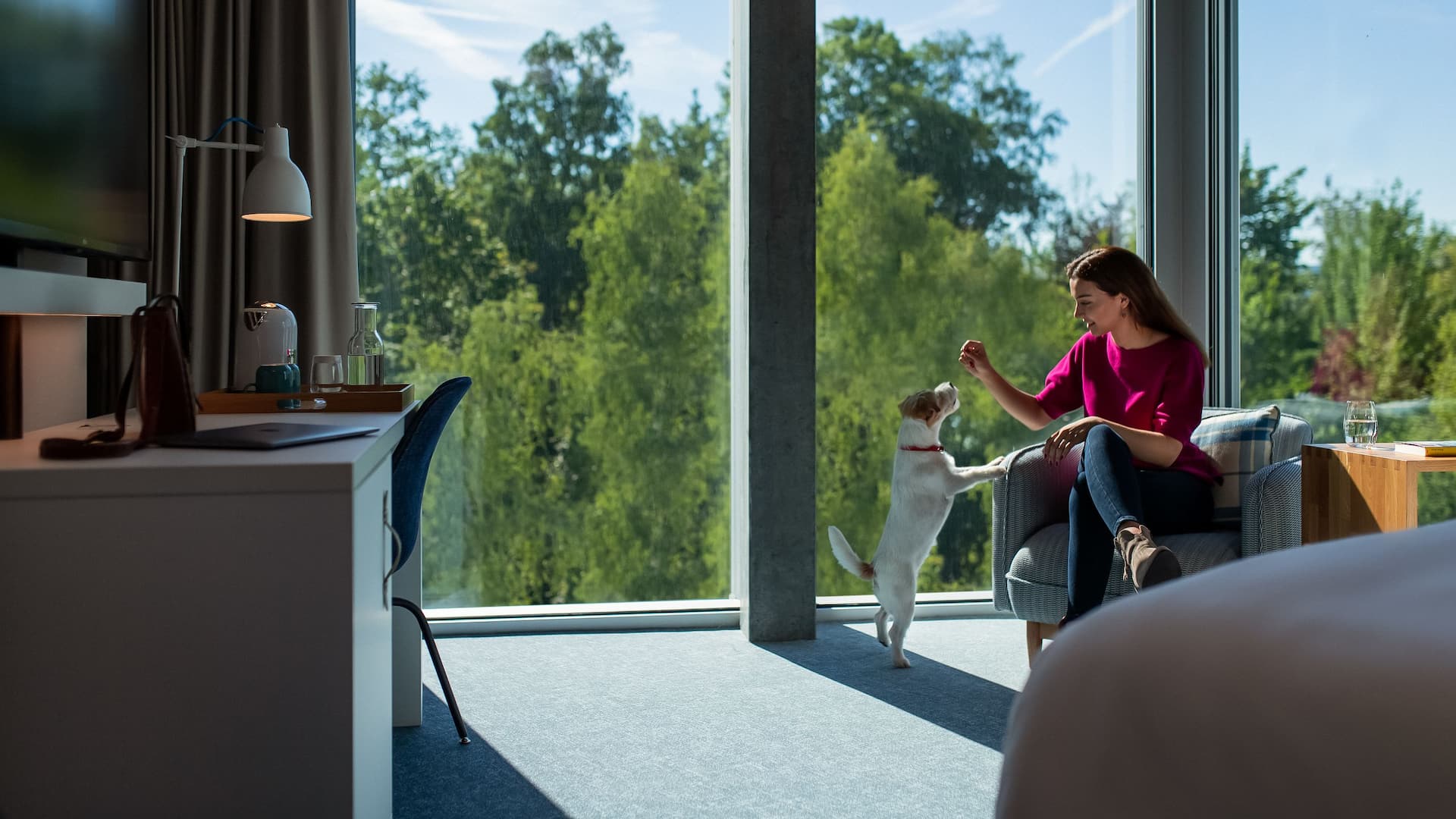 Hyatt Place Zurich Airport The Circle Guestroom Couple With Dog