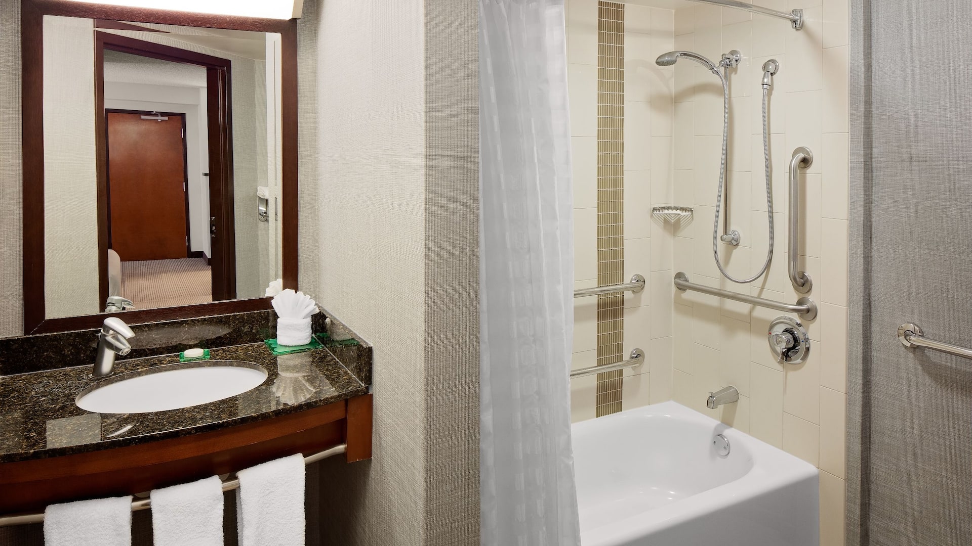 3/3 Hyatt Place Princeton ADA Bathtub