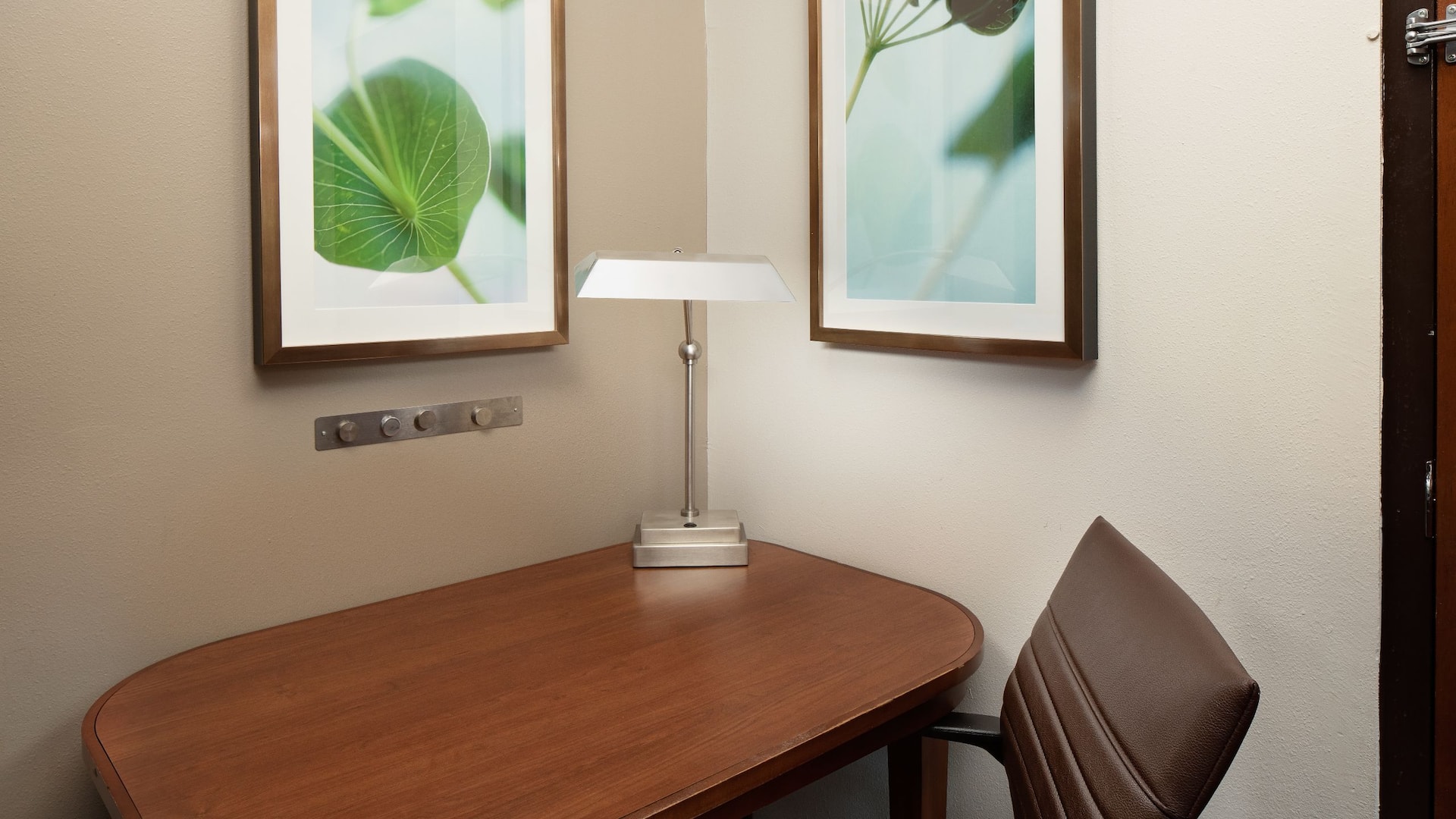 Hyatt Place Princeton Guestroom Desk