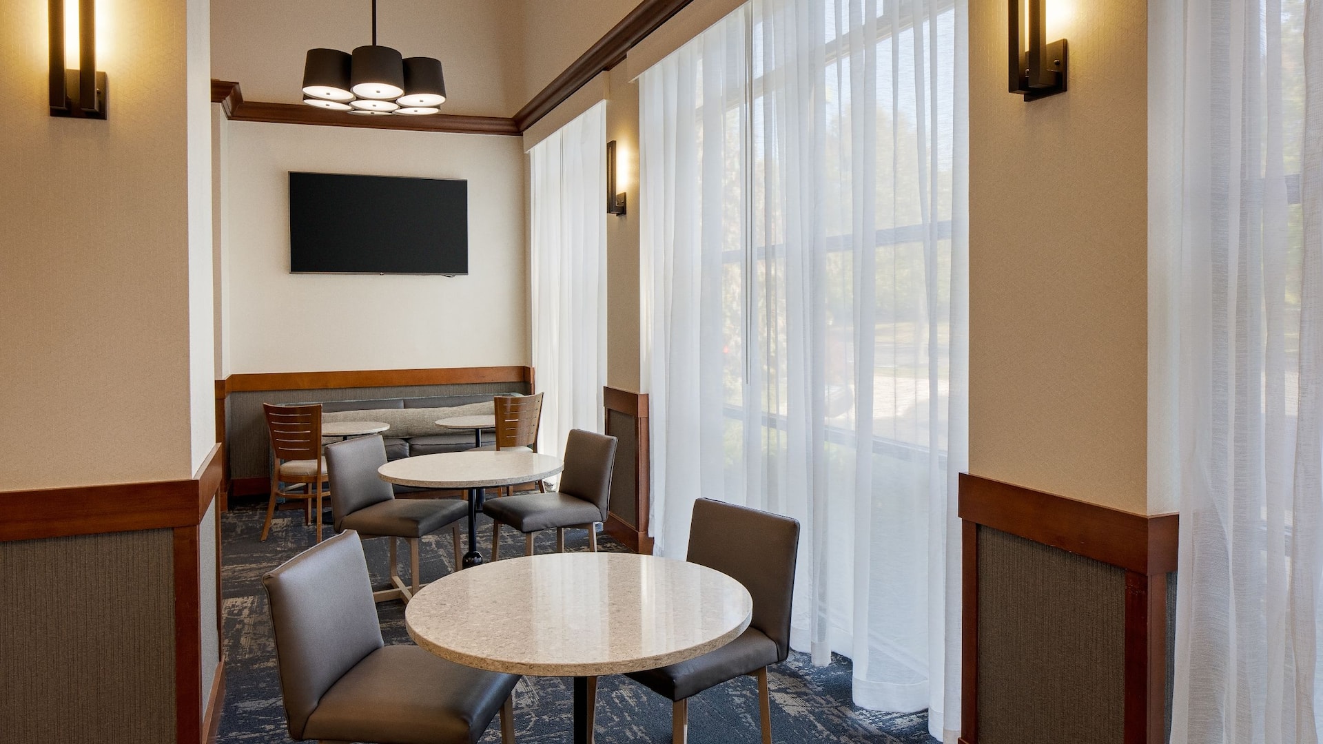 Hyatt Place Princeton Lobby Tables