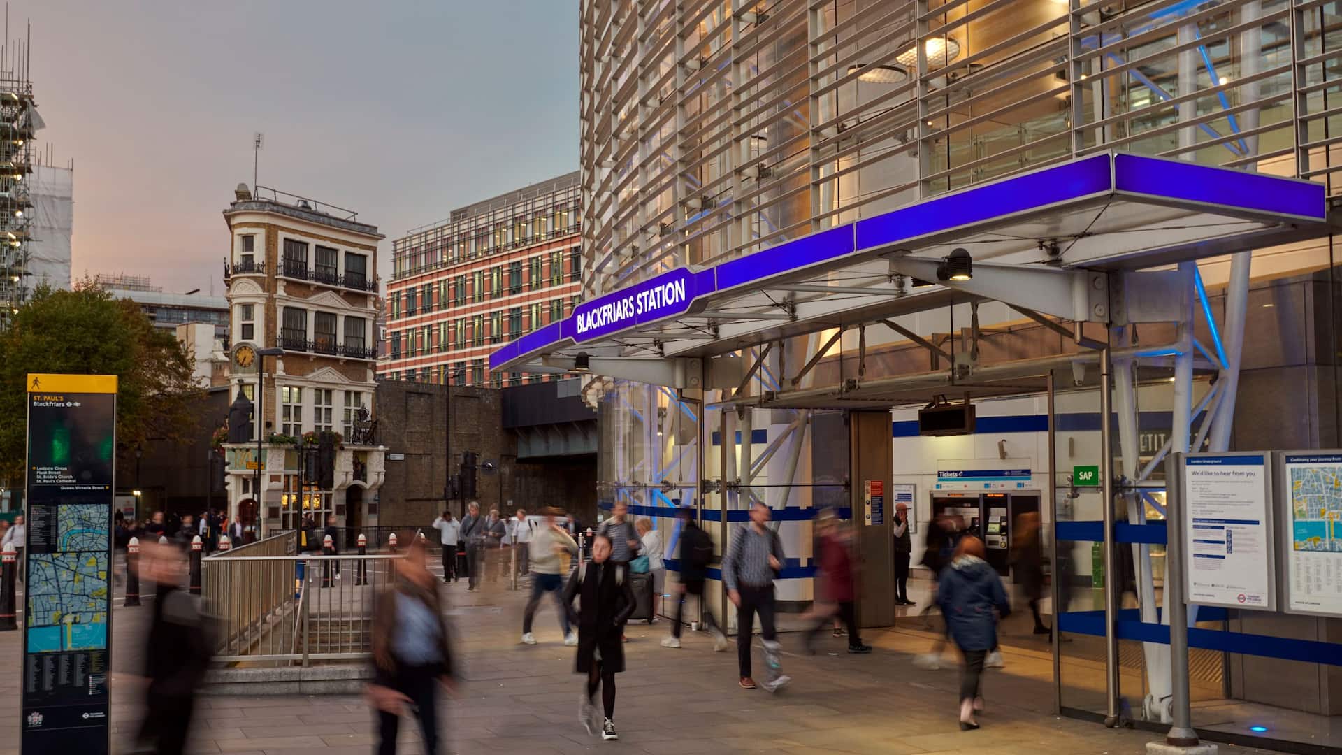Hyatt Regency London Blackfriars London Blackfriars Station Pub Sunset