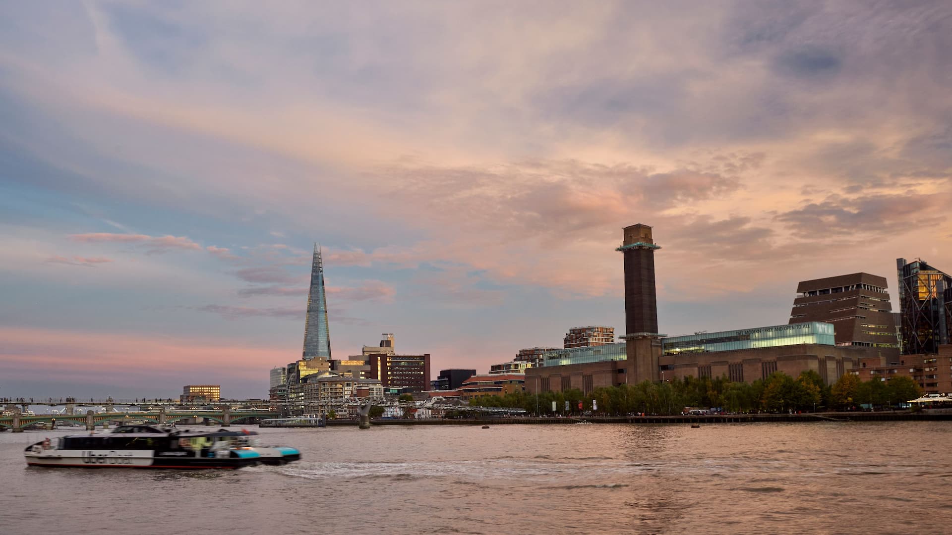 Hyatt Regency London Blackfriars River Thames Tate Modern Boat Sunset