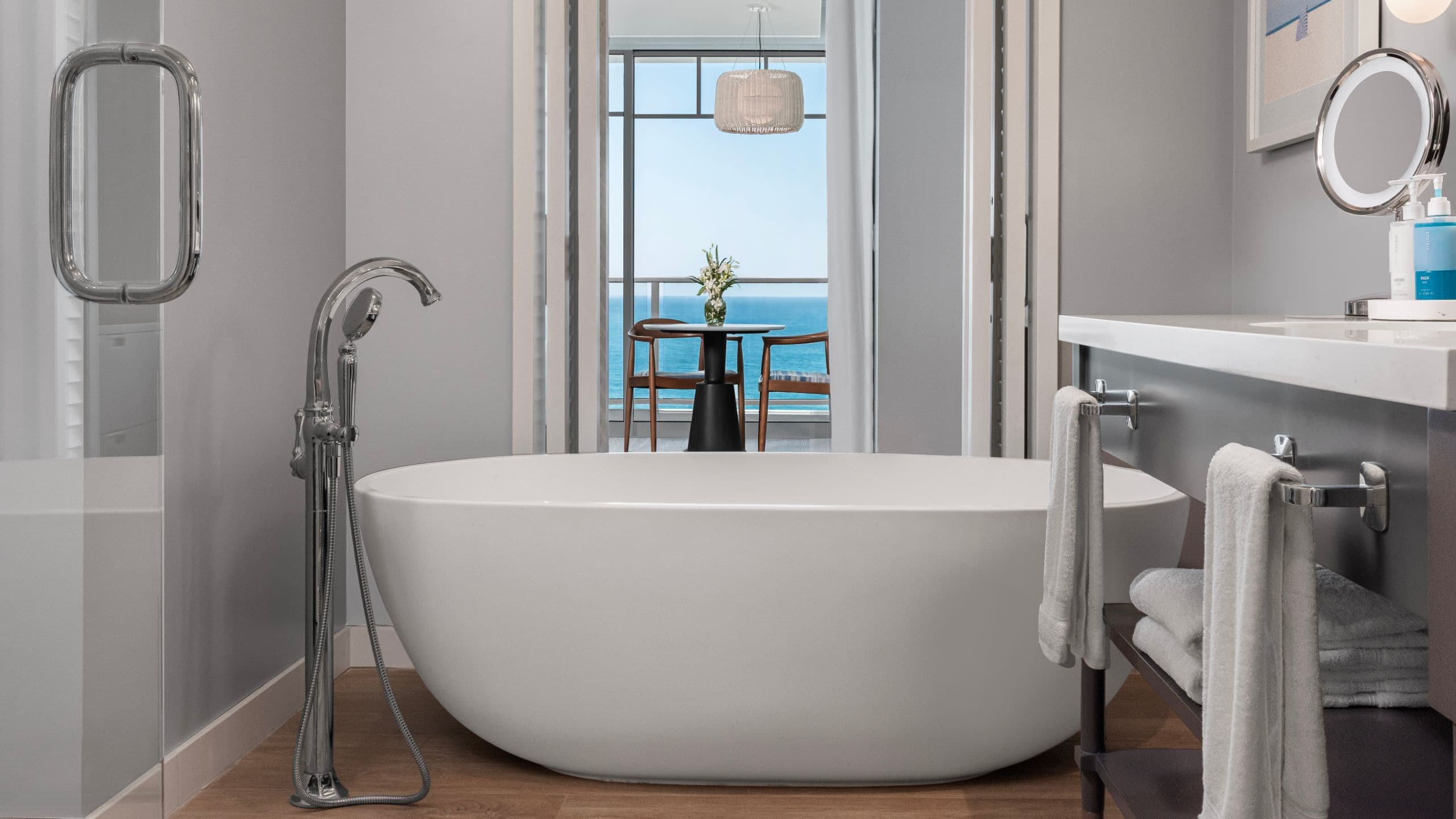 1/2 The Seabird Resort Premier Ocean View King