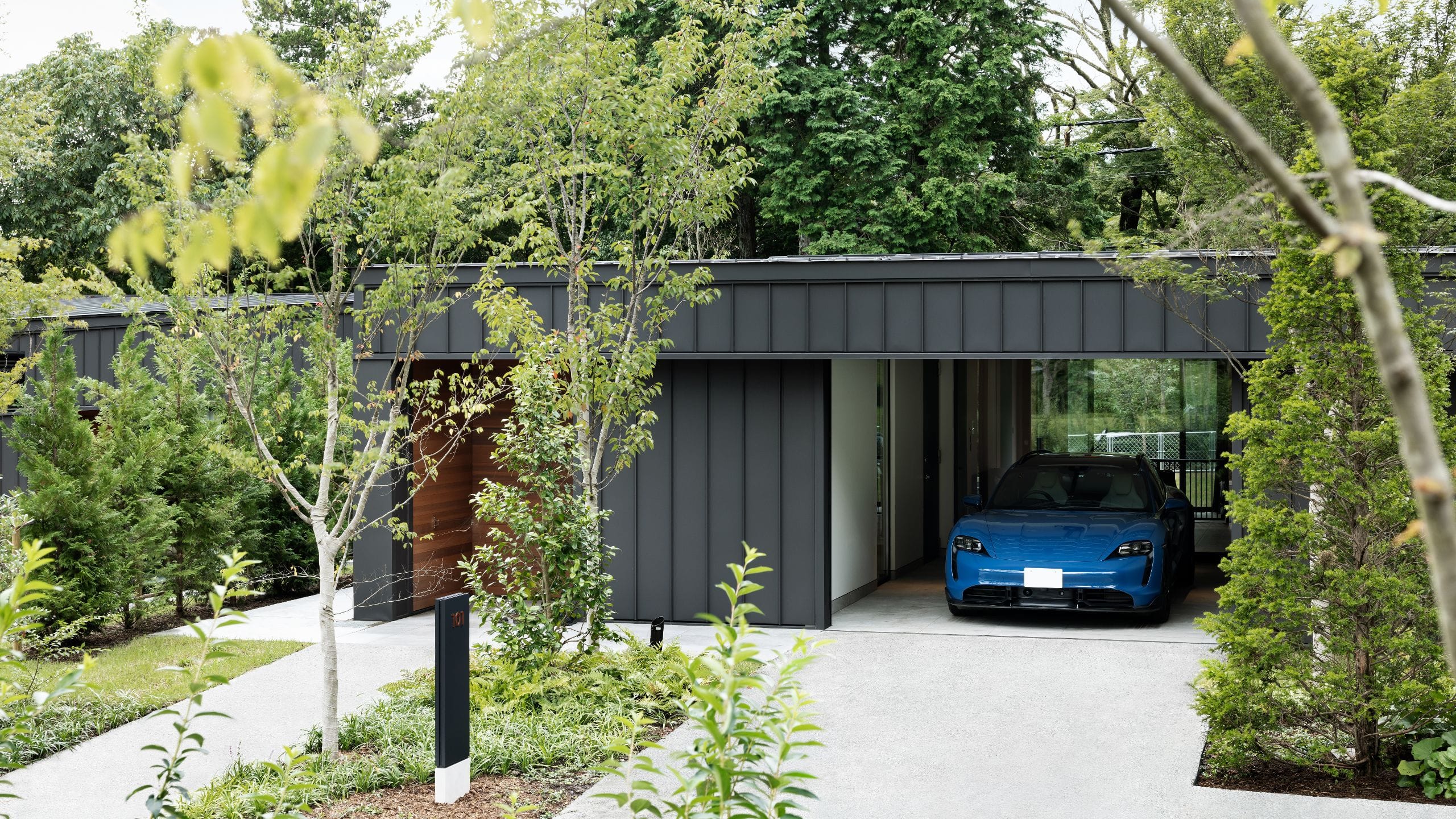 5 of 6 Fuji Speedway Hotel Villa Garage With Car View