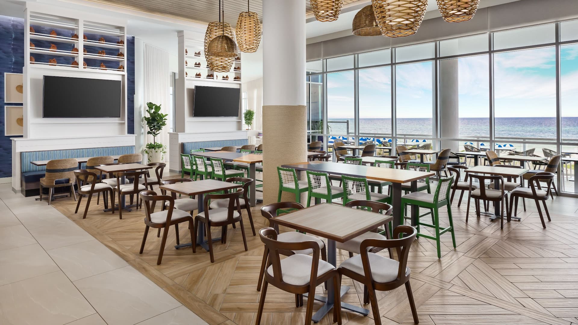 Hyatt Place Panama City Beach / Beachfront Coconut Charlies Seating