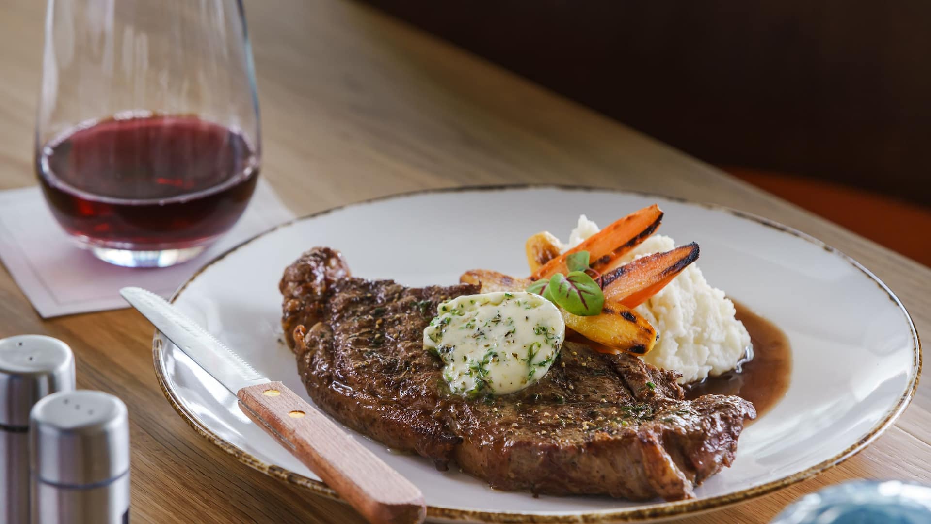 Hyatt Place Panama City Beach / Beachfront Coconut Charlies Steak