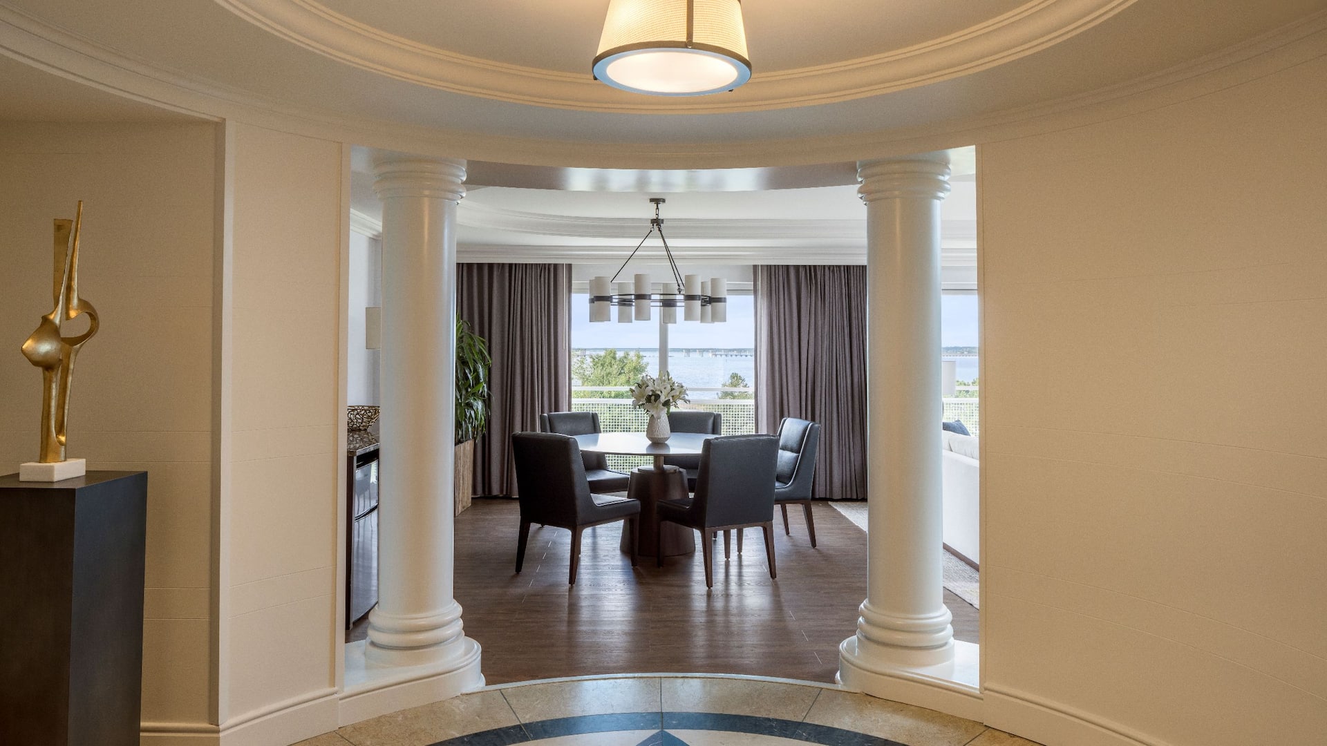 Hyatt Regency Chesapeake Bay Golf Resort, Spa and Marina VIP Suite Entryway