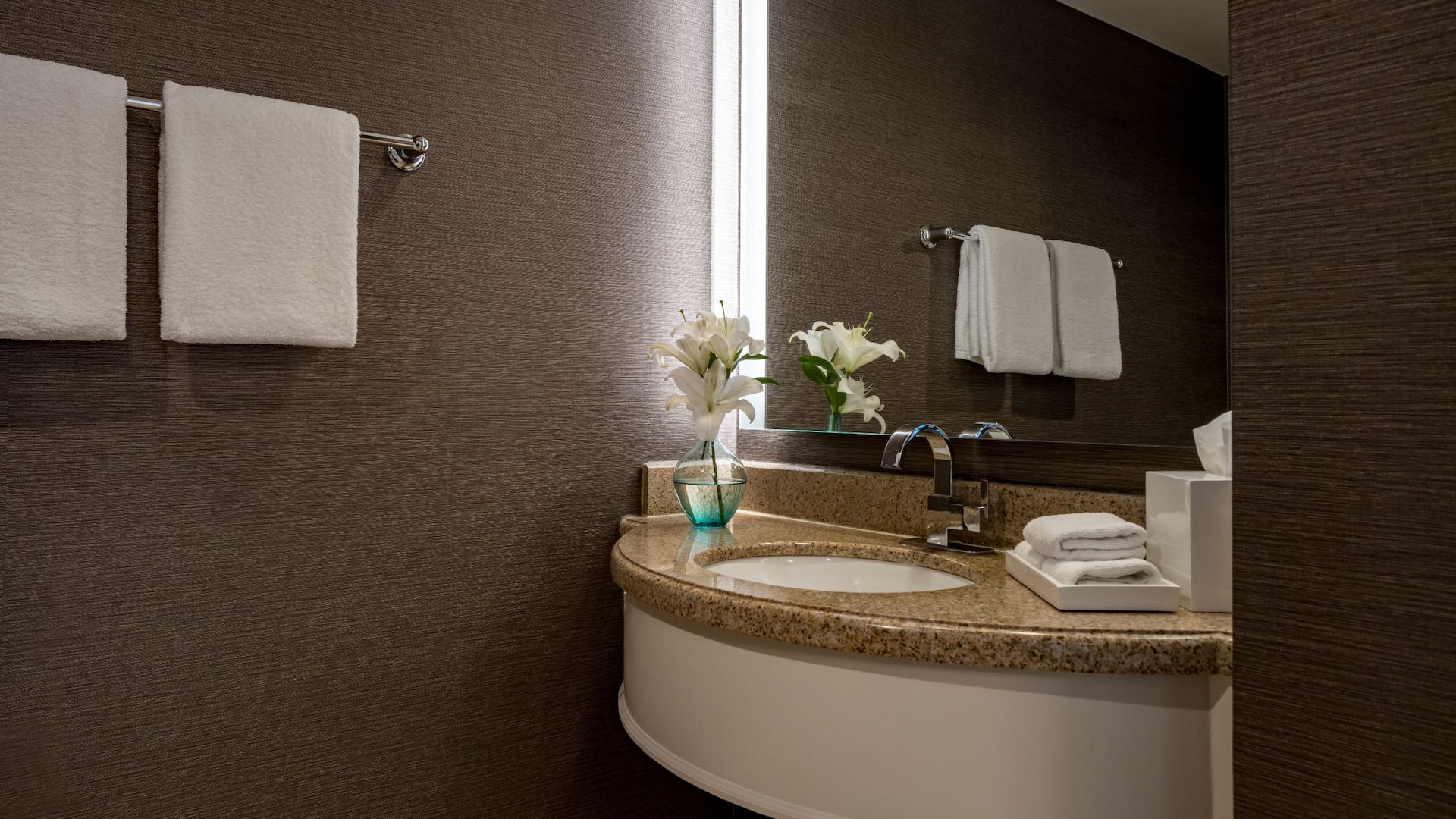 8 de 10 Hyatt Regency Chesapeake Bay Golf Resort, Spa and Marina Vip Suite Bathroom Vanity