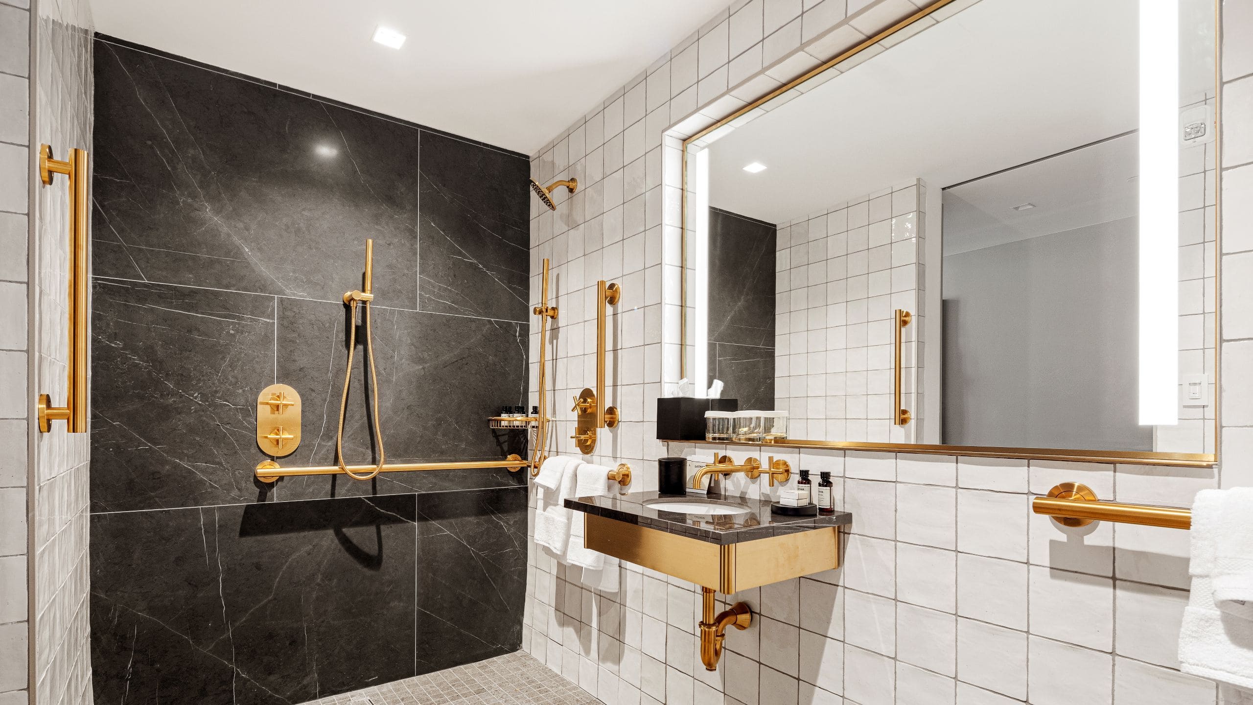 3 de 3 Grayson Hotel Walk In Shower
