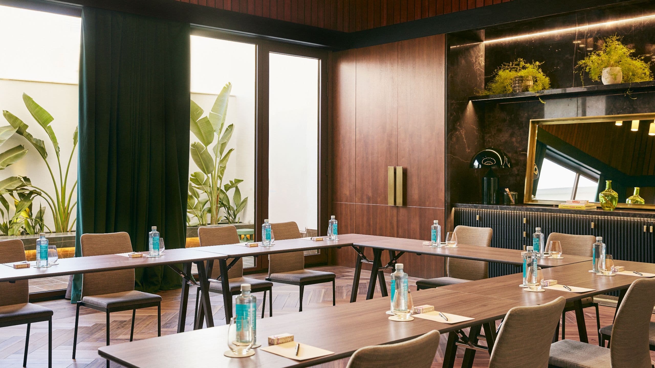 Thompson Madrid Penelope Meeting Room Round Ushape Tables