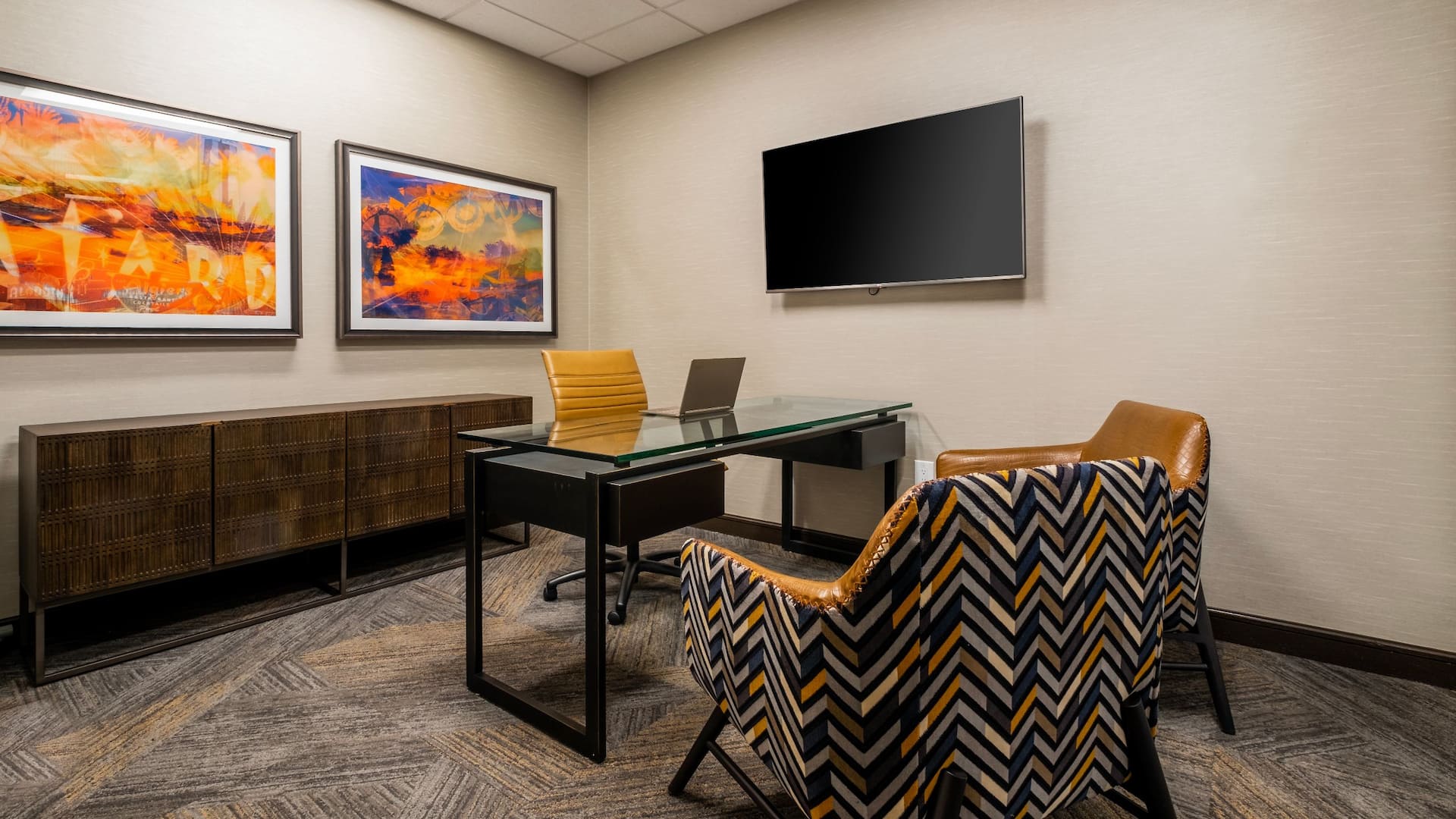 Hyatt Place Las Vegas at Silverton Village Boardroom